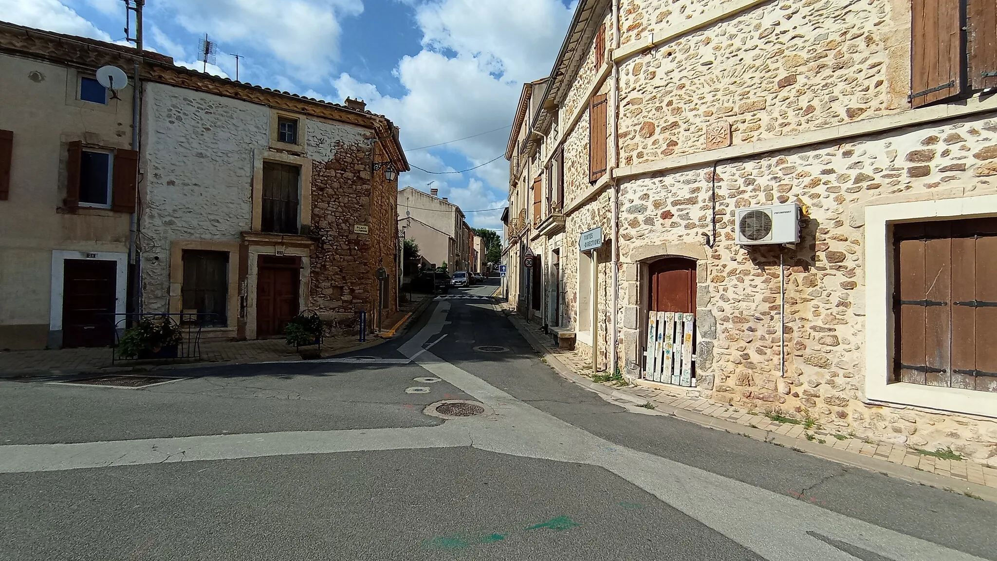 Photo showing: Rue de Creissan (Hérault, Occitanie, France)