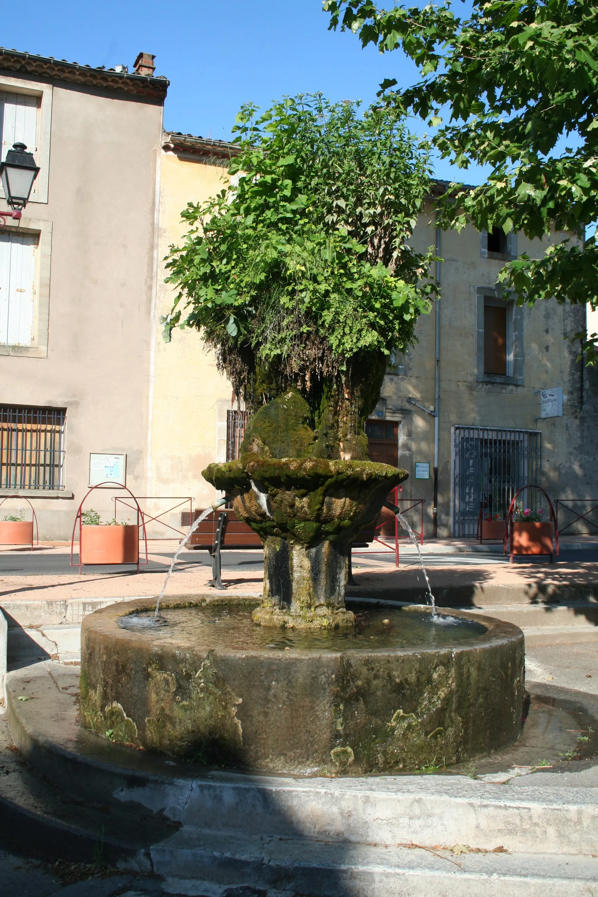 Photo showing: Gabian (Hérault) - fontaine.