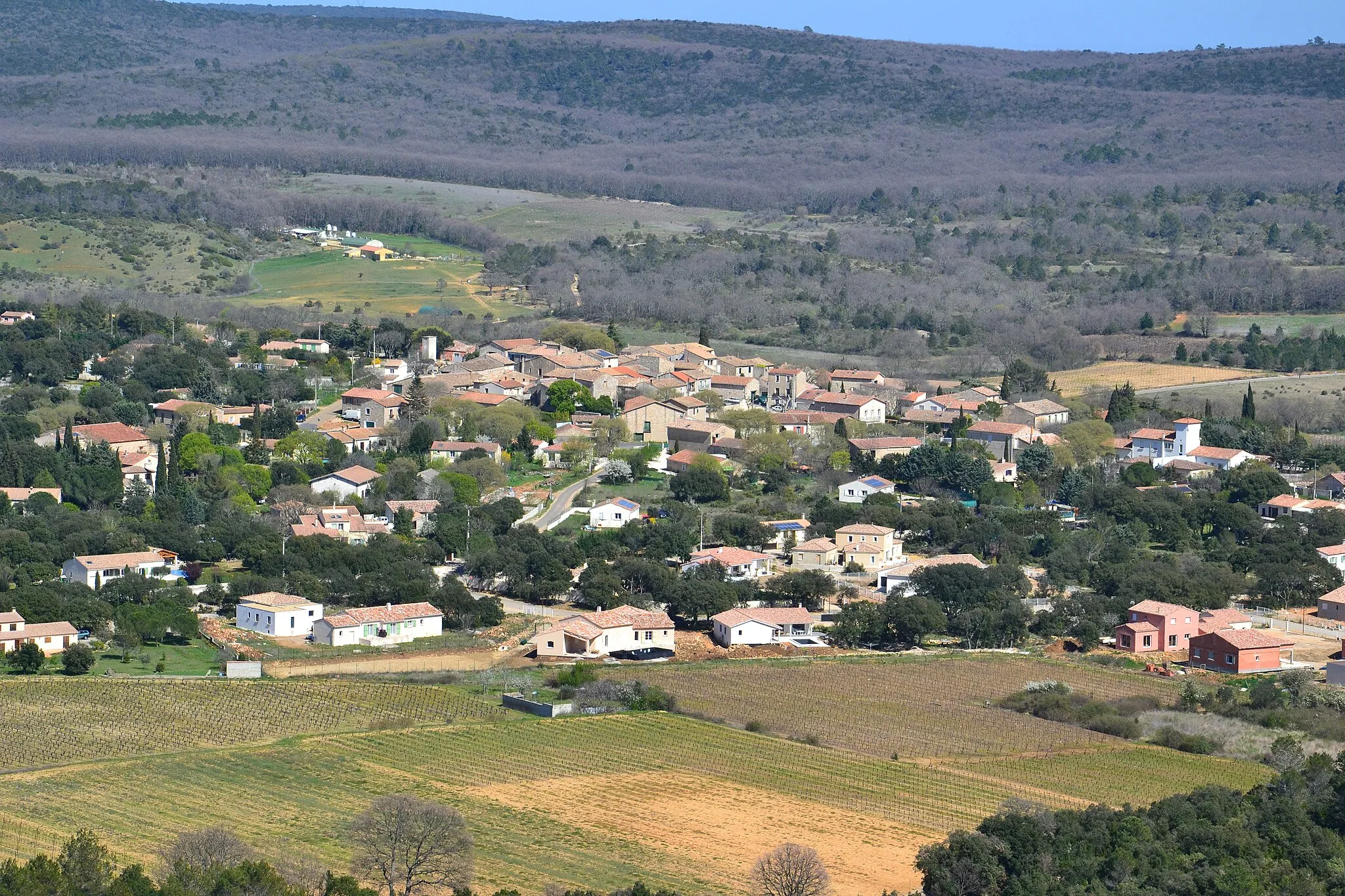 Photo showing: Vue sur La Boissière (Hérault) depuis le Puech Bartelié.