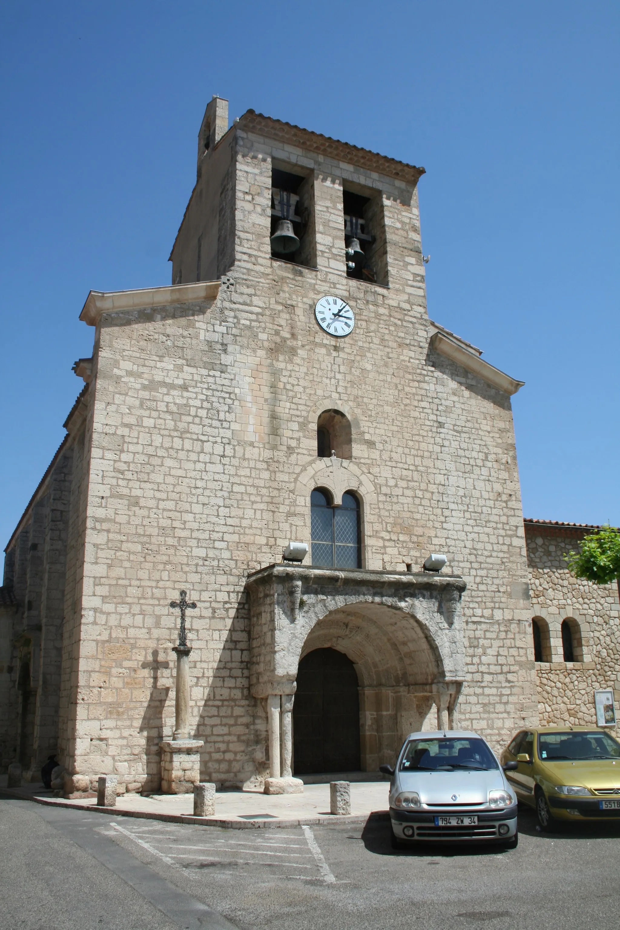 Photo showing: Magalas (Hérault) - façade de l'église Saint-Laurent