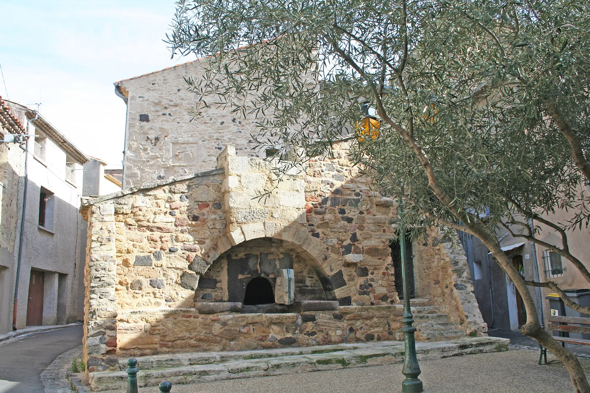 Photo showing: Montblanc (Hérault) - four communal.