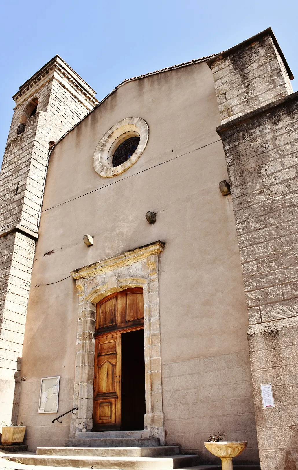 Photo showing: église Saint-Julien