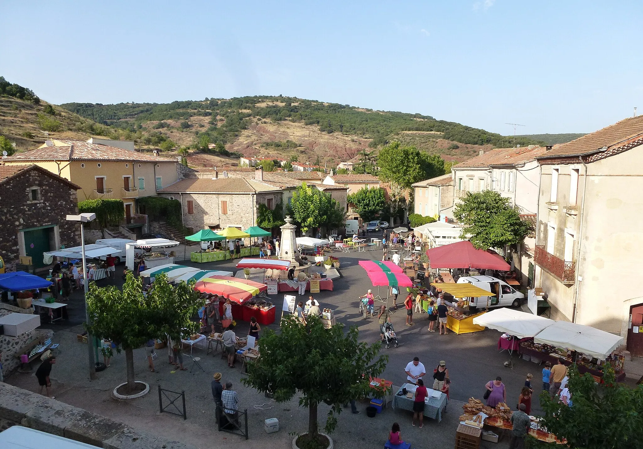 Photo showing: Marketplace in the village Octon in Southern France near Clermont-l'Hérault