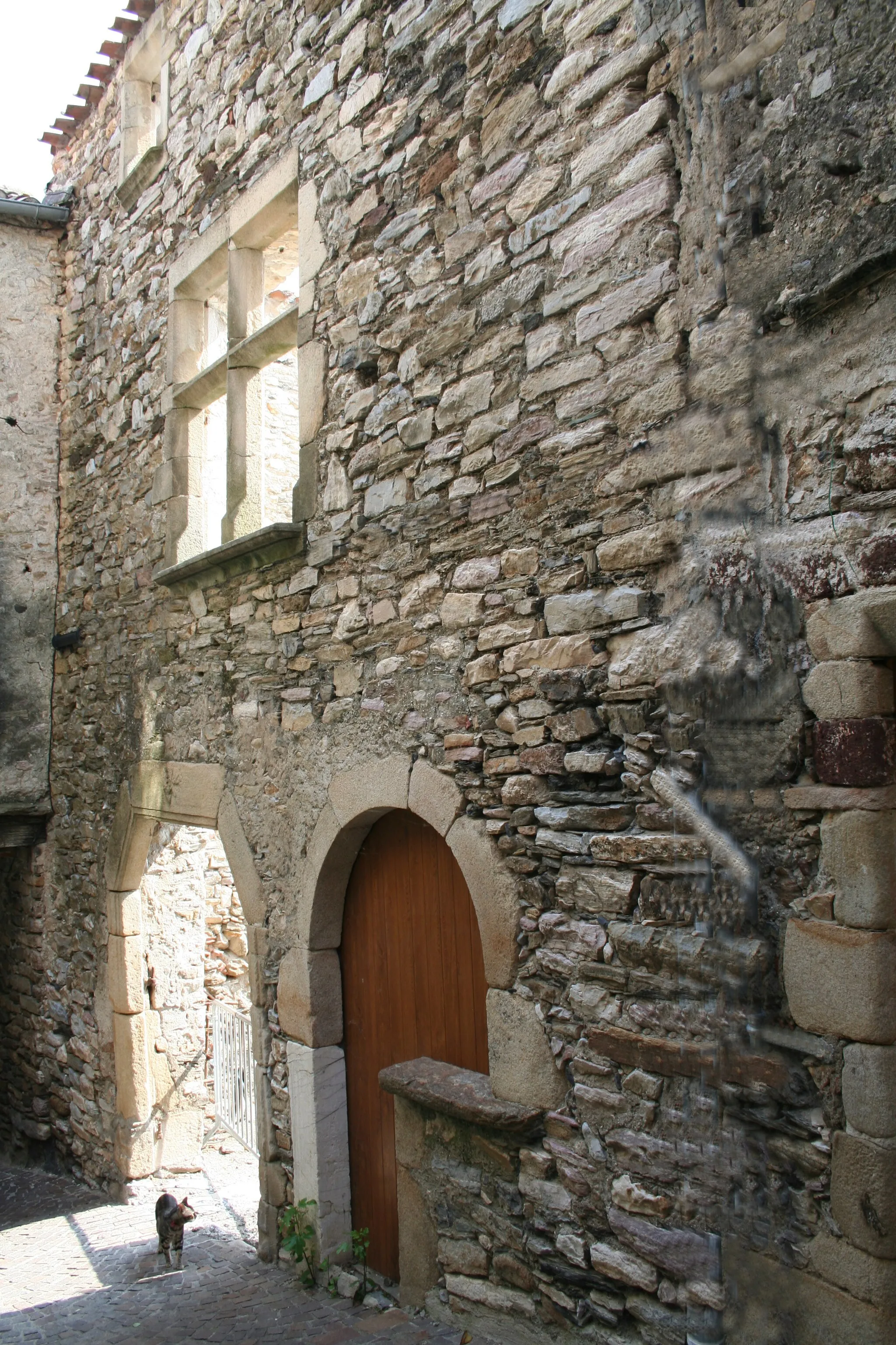 Photo showing: Olargues (Hérault) - façade d'une ancienne maison.