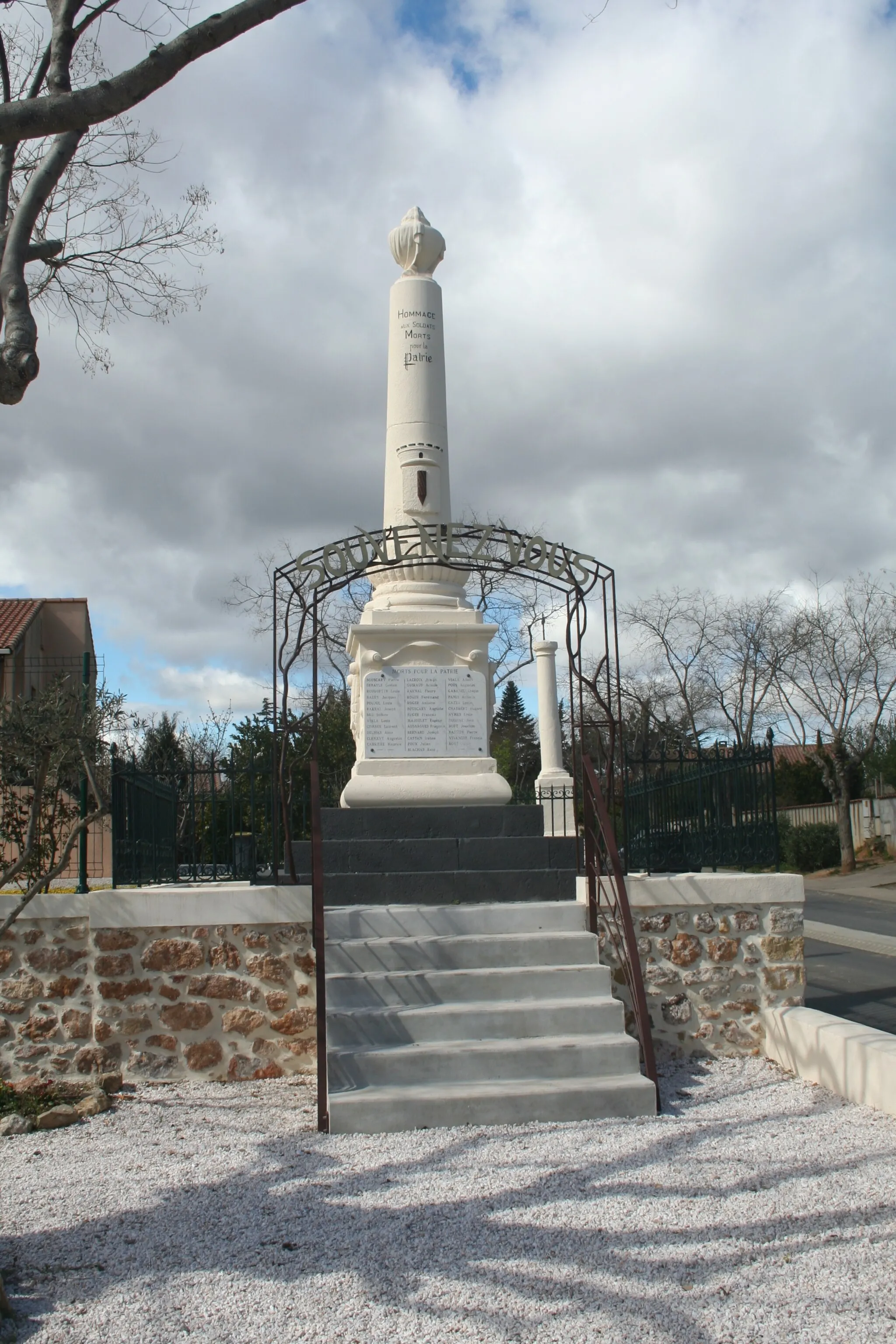 Photo showing: Pinet (Hérault) - monument aux morts