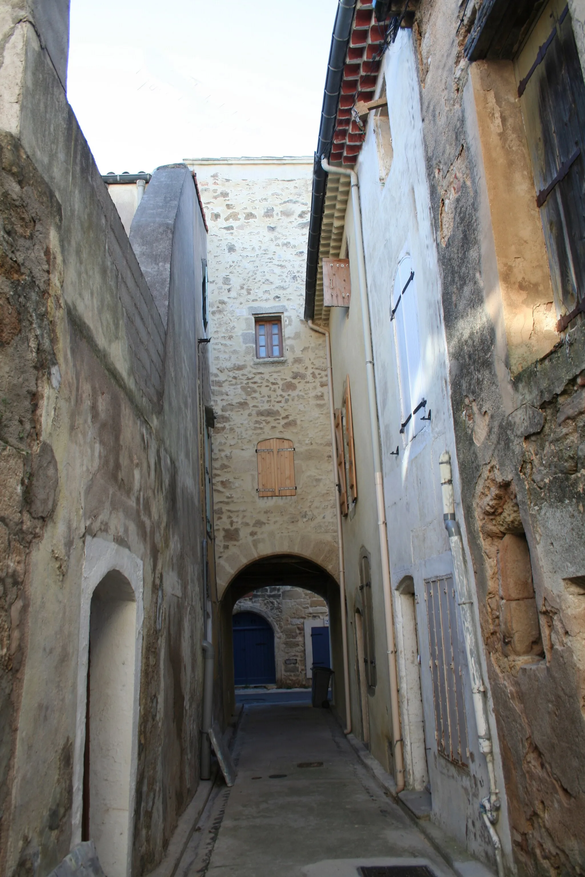 Photo showing: Pomérols (Hérault) - passage de la Provençale.