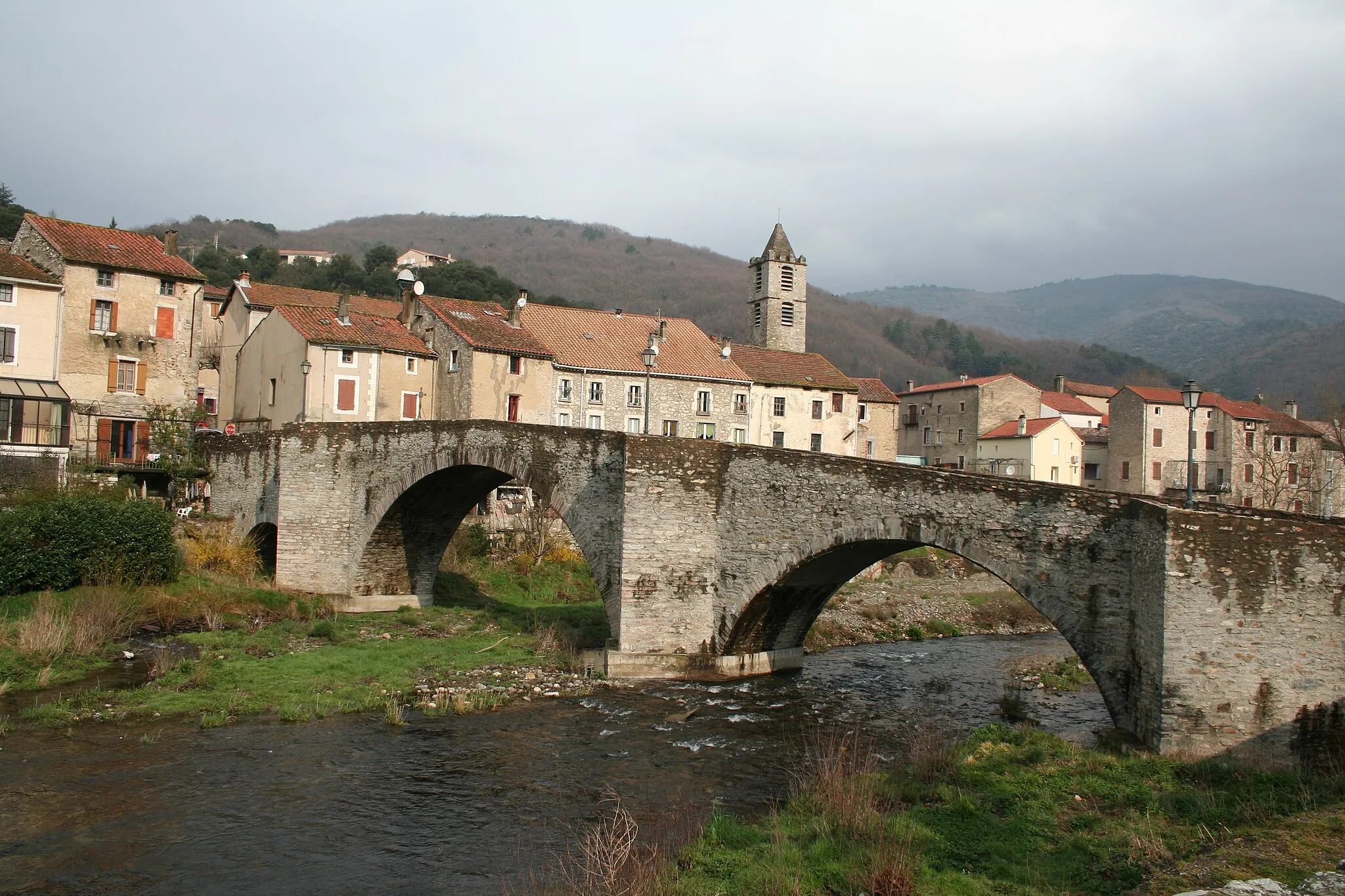 Photo showing: Riols (Hérault) - Pont vieux sur le Jaur.