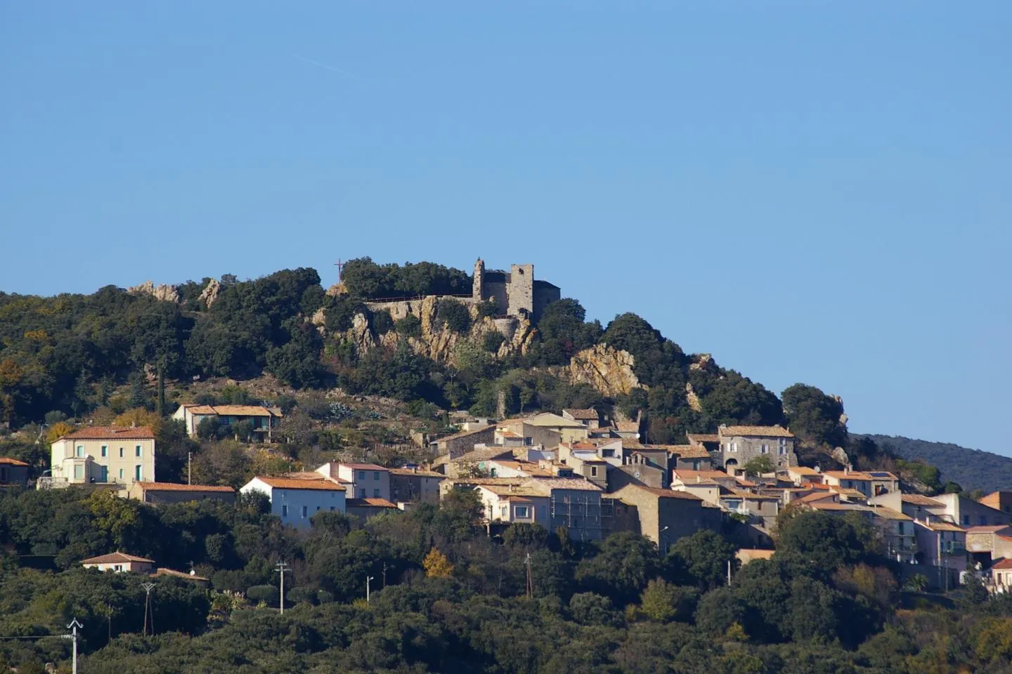 Photo showing: Roquessels & Château, Hérault, France