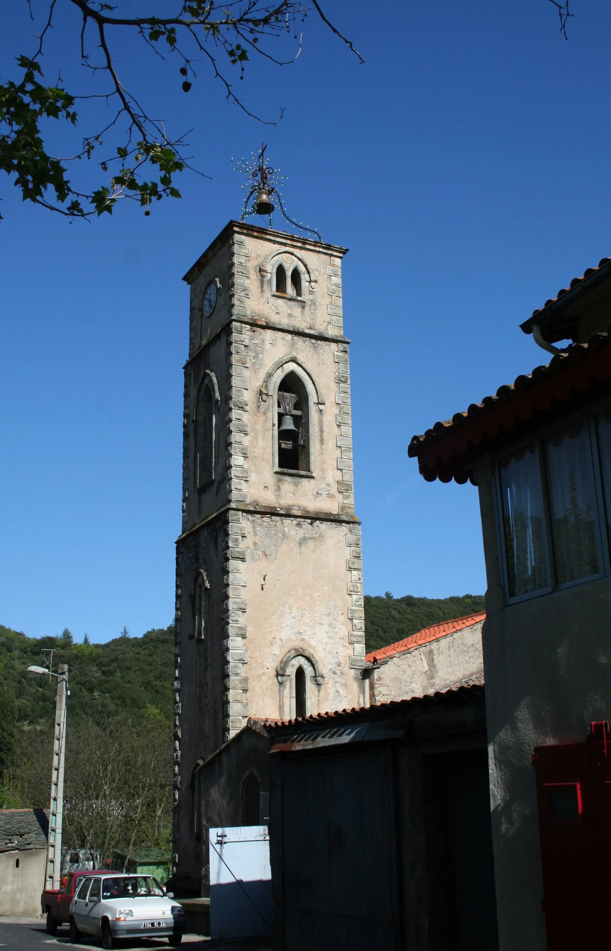 Photo showing: Saint-Étienne-Estréchoux (Hérault) - clocher de l'église Saint-Étienne.