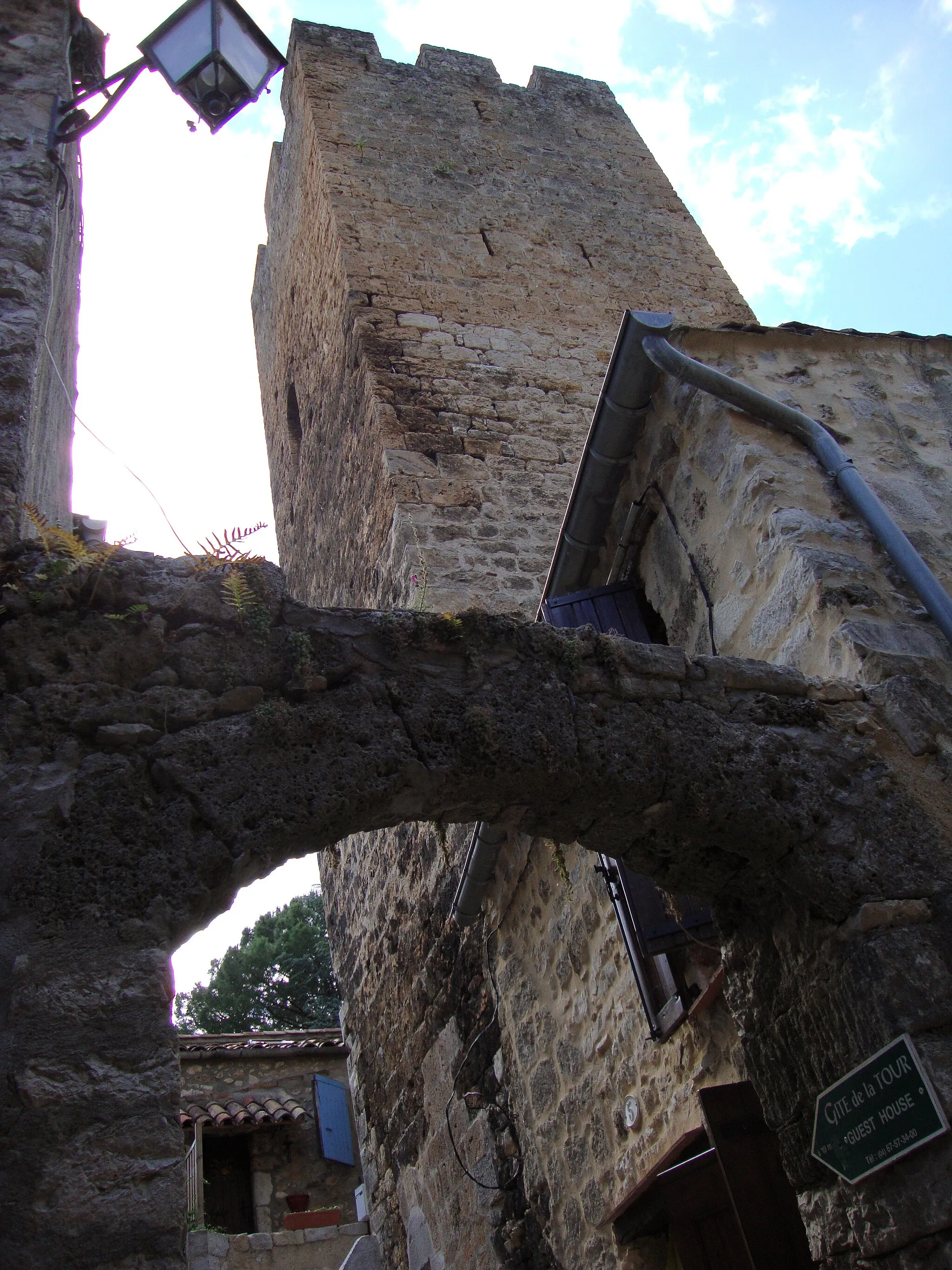 Photo showing: Saint-Guilhem-le-Désert (Hérault, Fr) former prisoners tower
