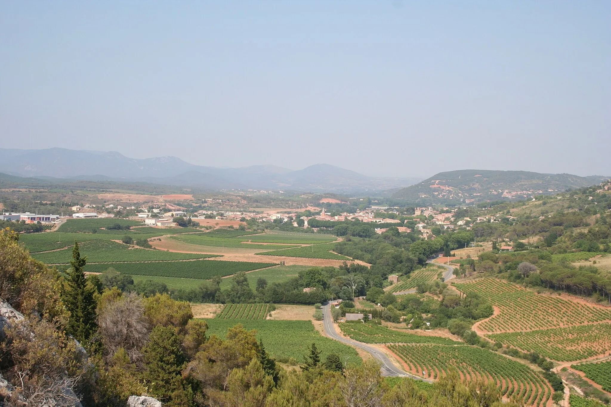 Photo showing: Vue d'ensemble de Saint-Chinian, Hérault, France.