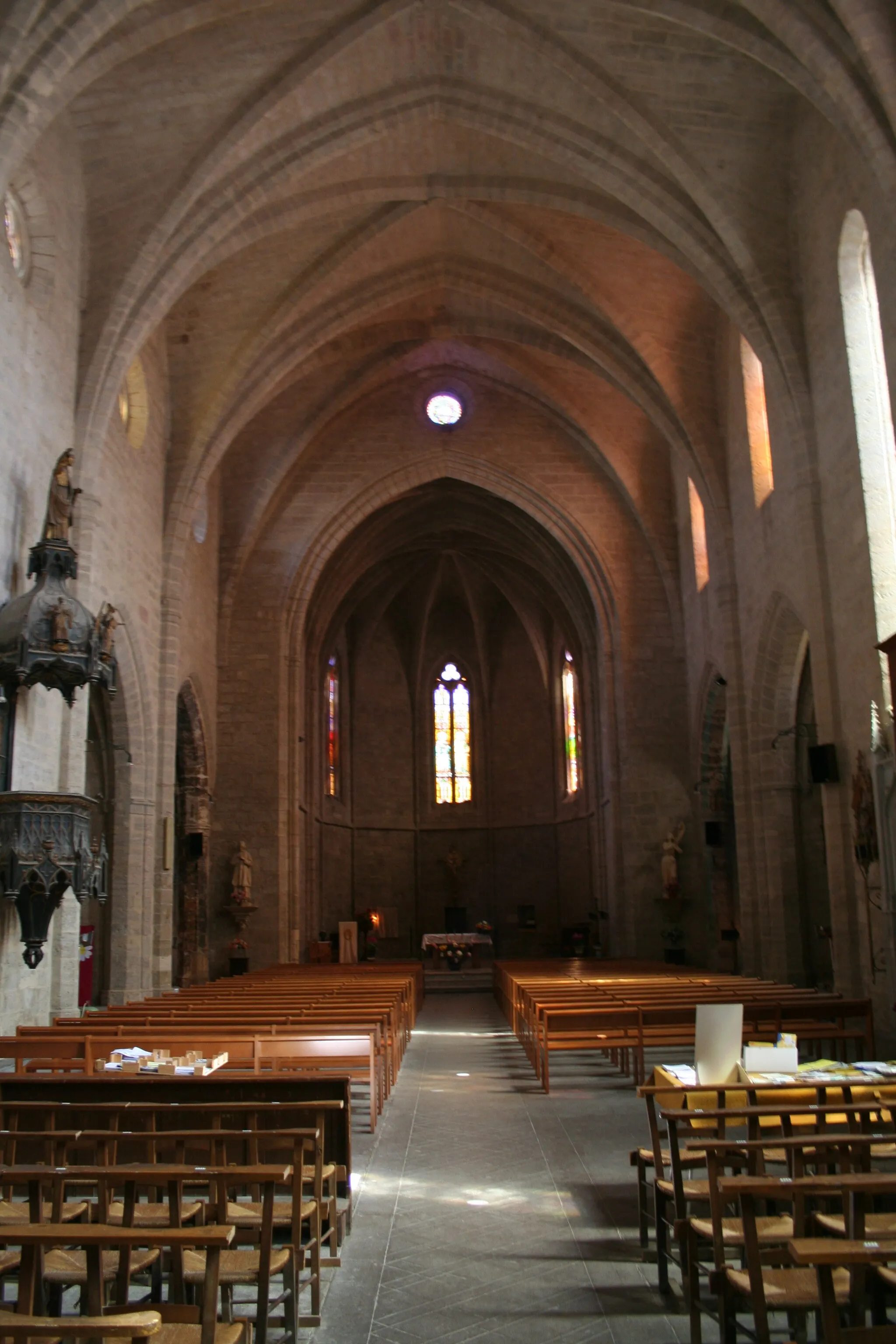 Photo showing: Saint-Pargoire (Hérault) - nef de l'église Saint-Pargoire.