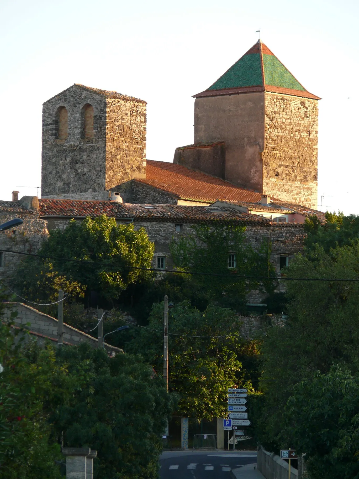 Photo showing: The church of the Nativity of Saint John the Baptiste of Saint-Jean-de-Fos (Hérault, Languedoc-Roussillon, France).