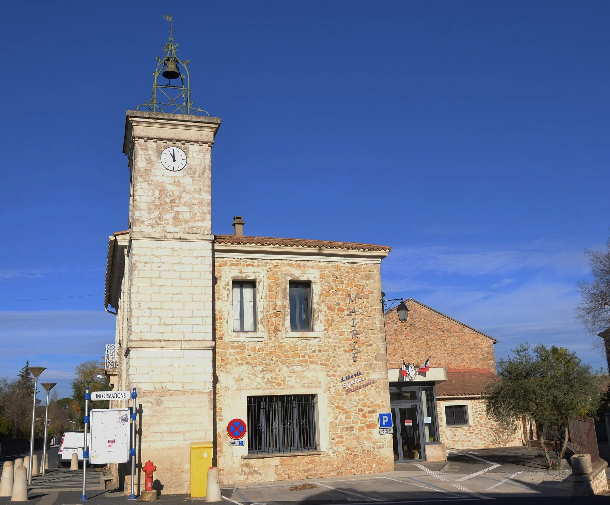 Photo showing: mairie et beffroi à Saint-Sériès