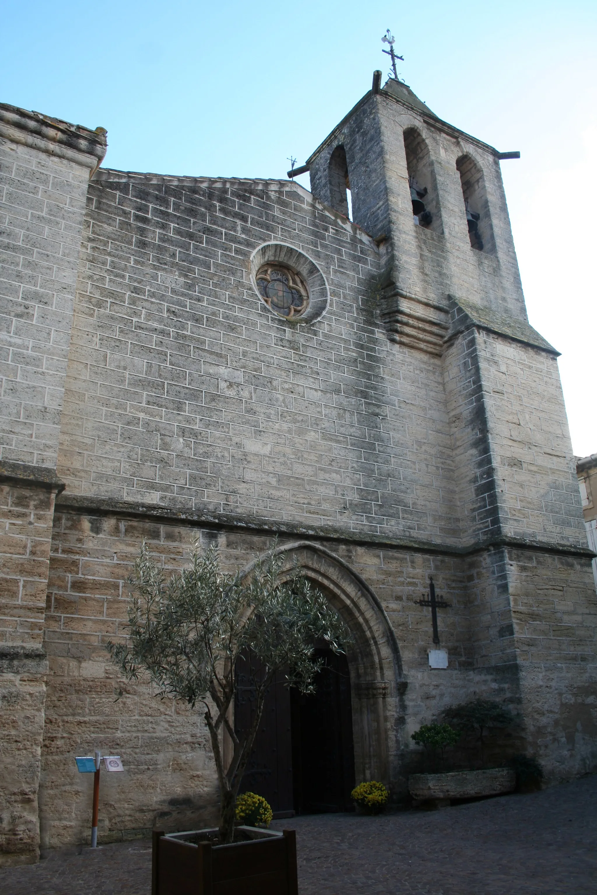 Photo showing: Valros (Hérault) - façade de l'église Saint-Étienne.