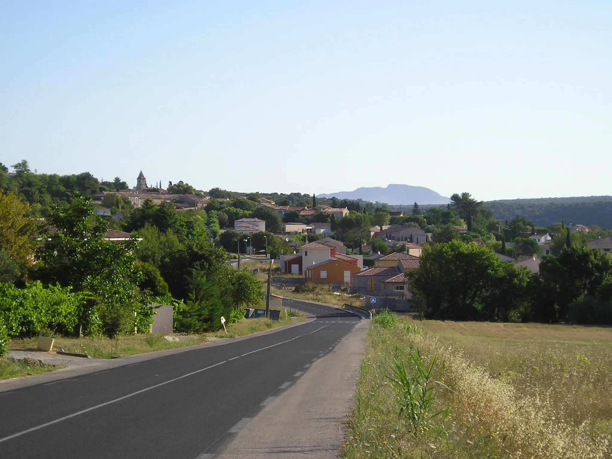 Photo showing: In Hérault, France, Vailhauquès viewed from the south of the village and La Coste's bus stop. In the far background, the Pic Saint-Loup whose summit stand north-east at circa 14.5 kilometers from photographer.