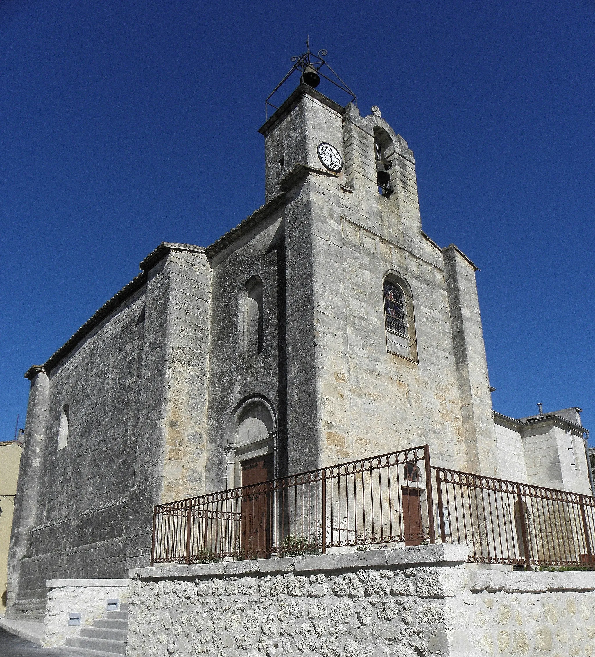 Photo showing: Église Saint-Martin de Sussargues (34). Façade occidentale et flanc nord.