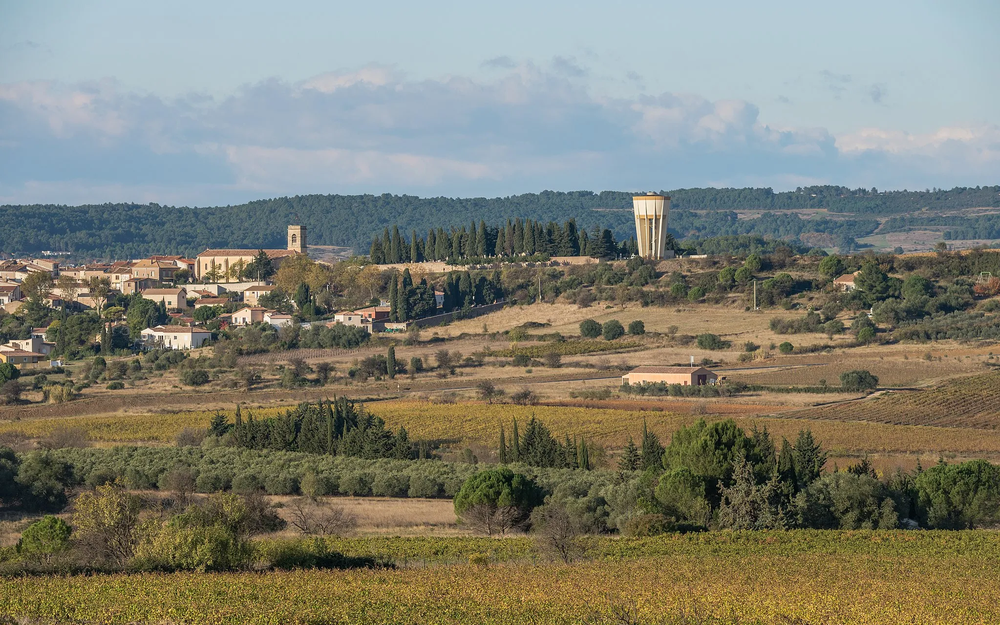 Photo showing: The church and the water tower. Villeveyrac, Hérault, France.