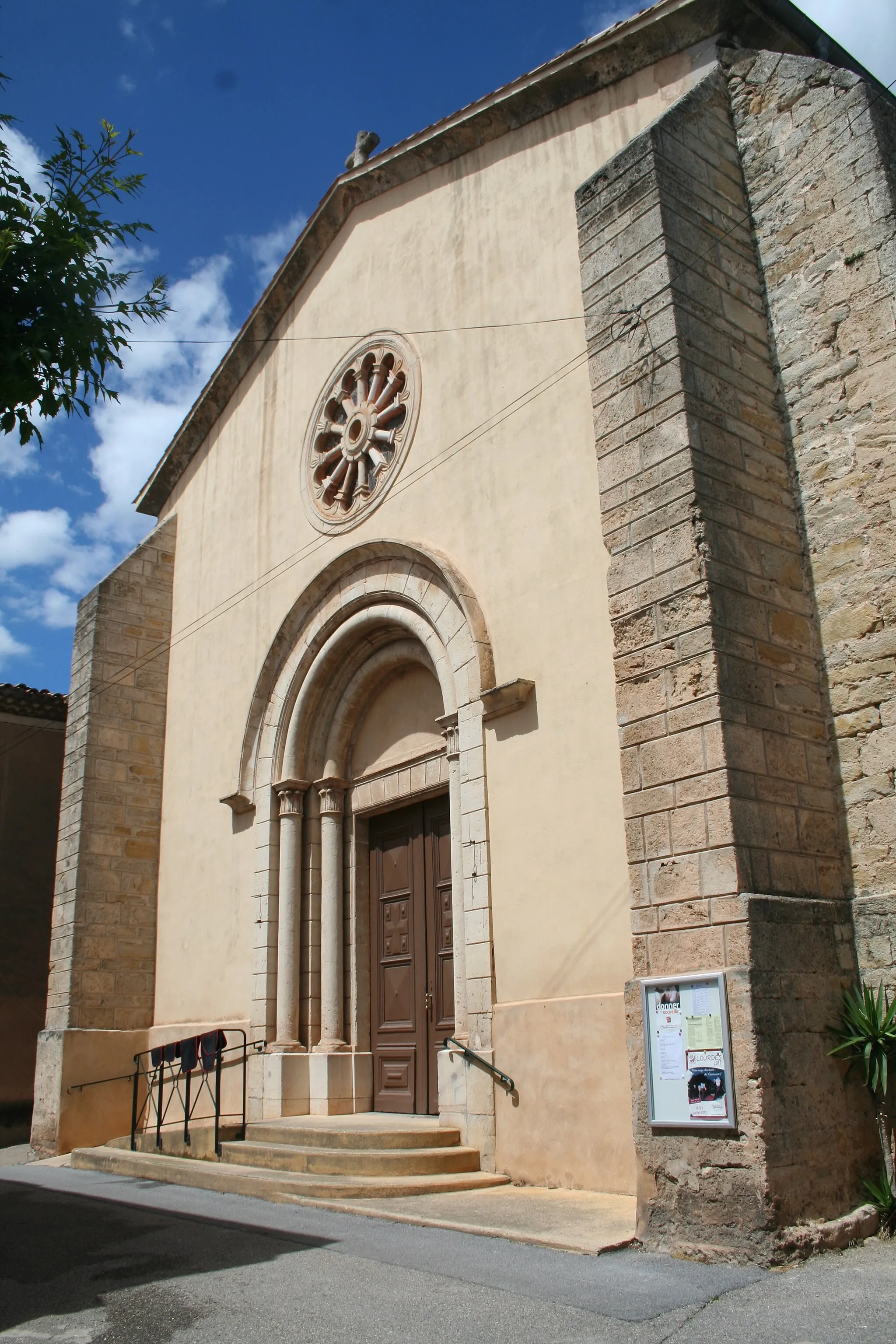 Photo showing: Villeveyrac (Hérault) - portail de l'église Notre-Dame-de-l'Assomption.