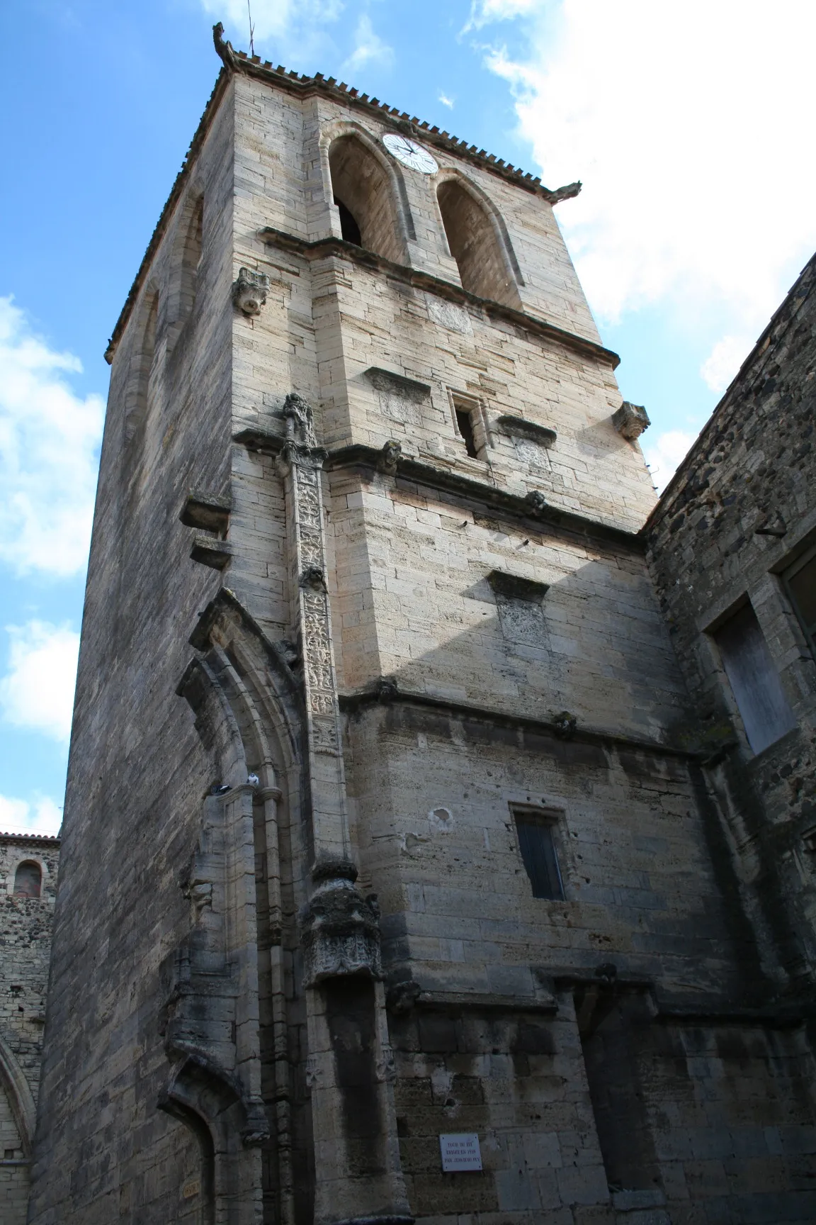 Photo showing: Saint-Thibéry (Hérault) - Tour-clocher de l'abbaye, construite entre 1520 et 1530. Est encore visible le montant droit du portail d'entrée, détruit au début du XIXe siècle