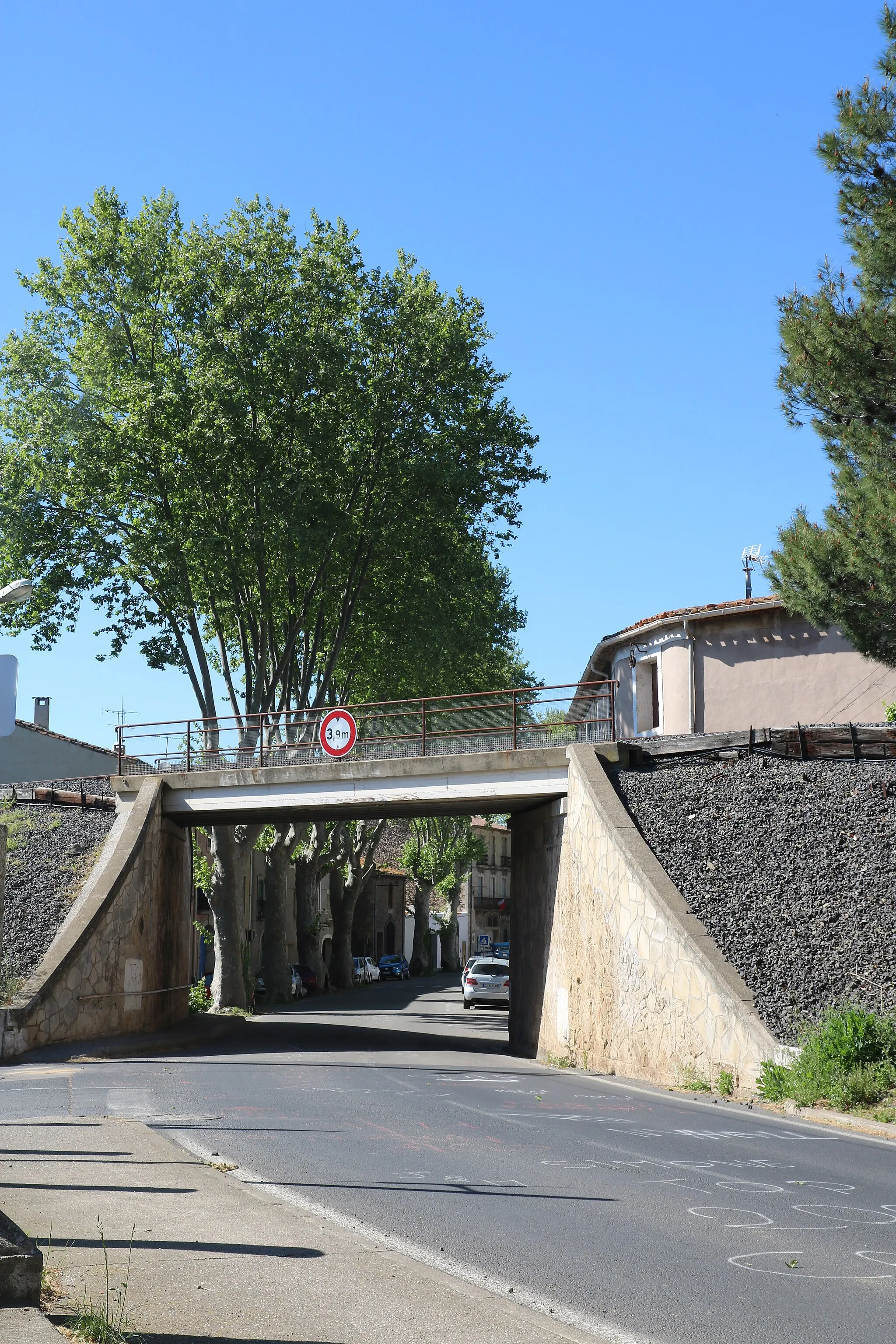 Photo showing: Saint-Thibéry (Hérault) - ancien pont ferroviaire, avenue d'Agde