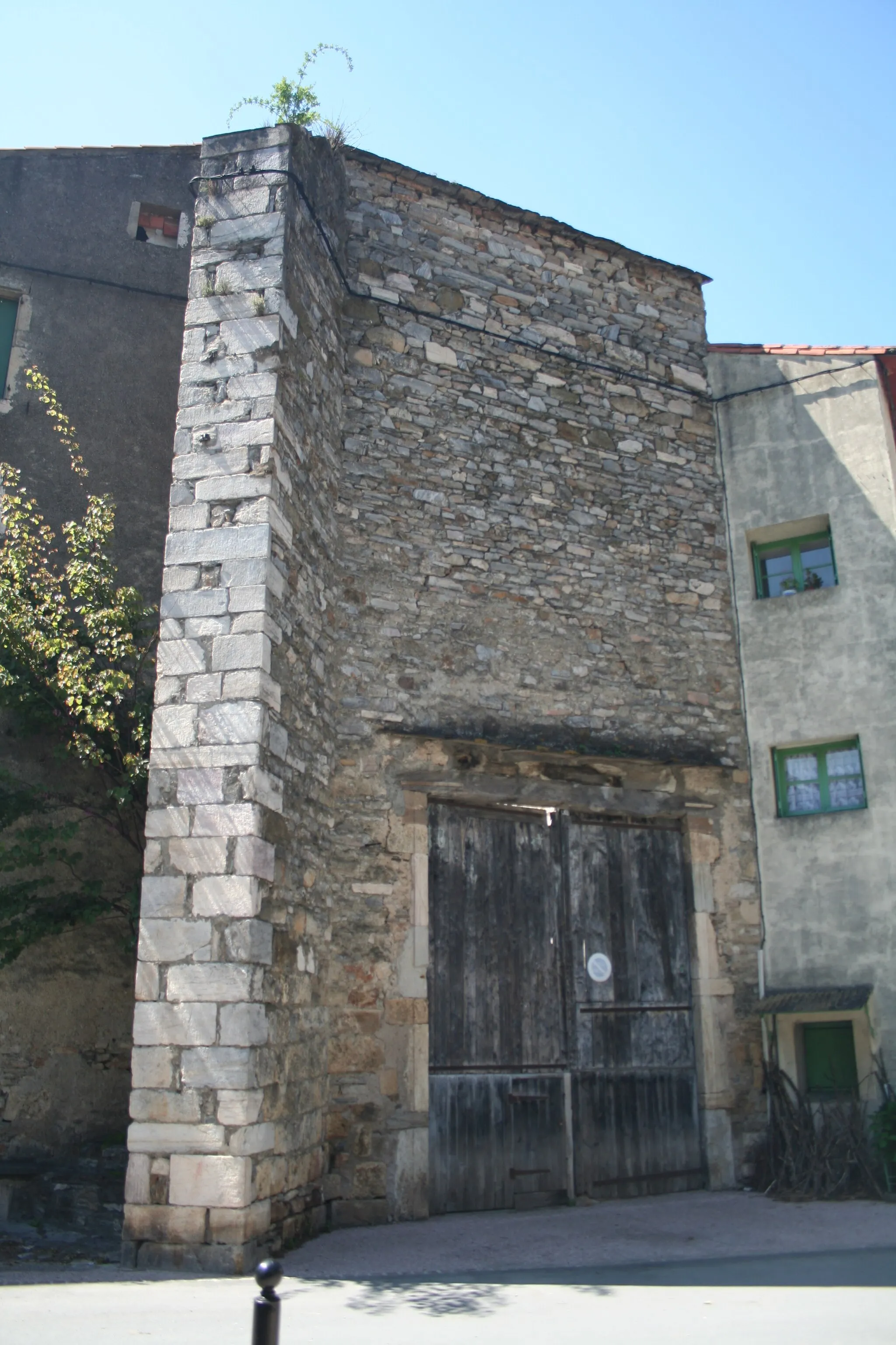 Photo showing: Saint-Pons-de-Thomières (Hérault) - ancienne église Saint-Martin-du-Jaur - entrée.