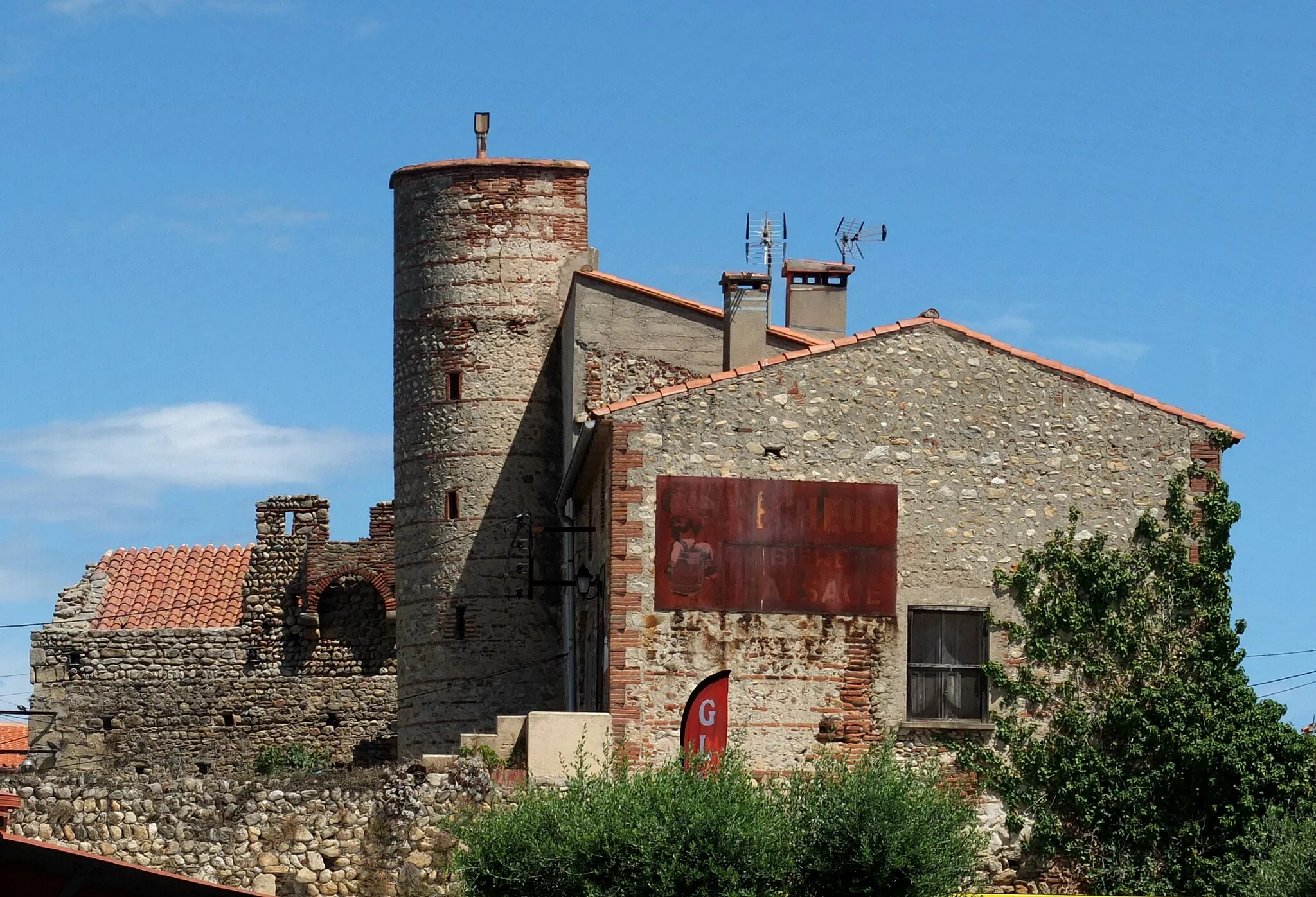 Photo showing: Taxo d'Avall, former fortified village, 11th century, Argelès, France (view from S).