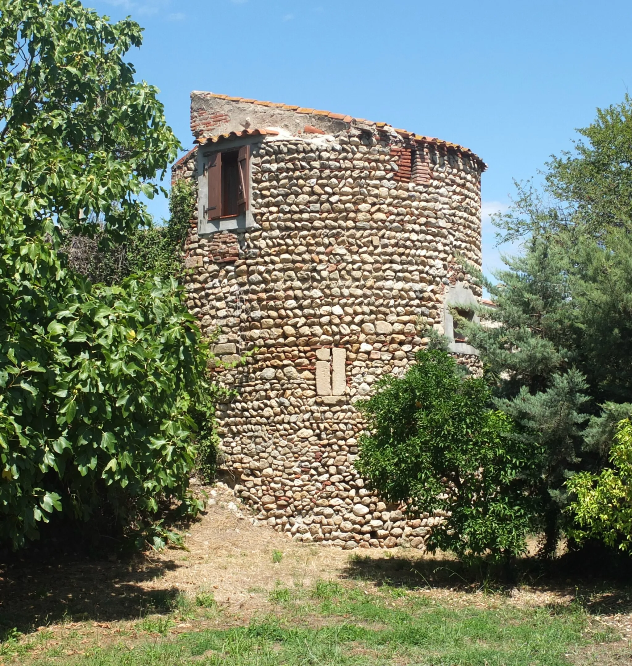Photo showing: Tower of Taxo d'Avall, former fortified village, 11th century, Argelès, France (view S).