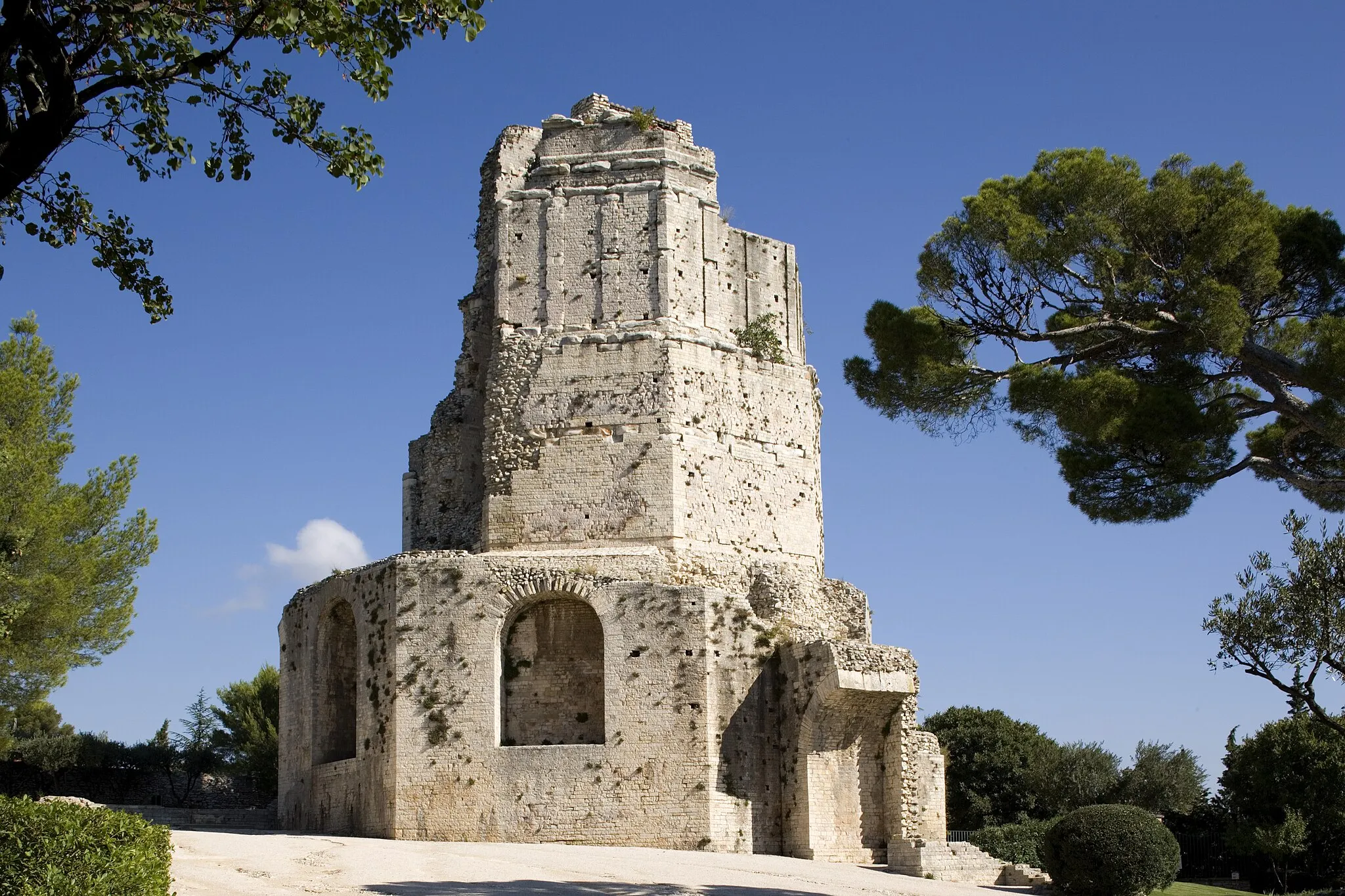 Photo showing: The Magne Tower, in Nîmes (Gard, in Languedoc-Roussillon, in France).