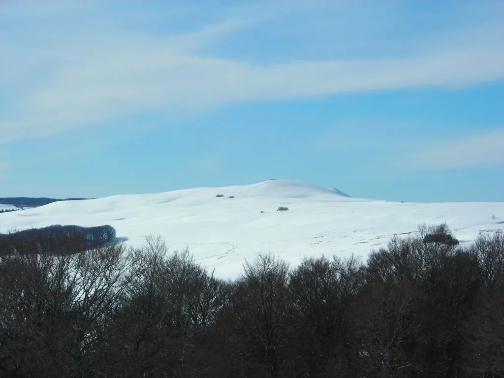 Photo showing: Le Puy de Gudette en hiver (Aubrac,France)