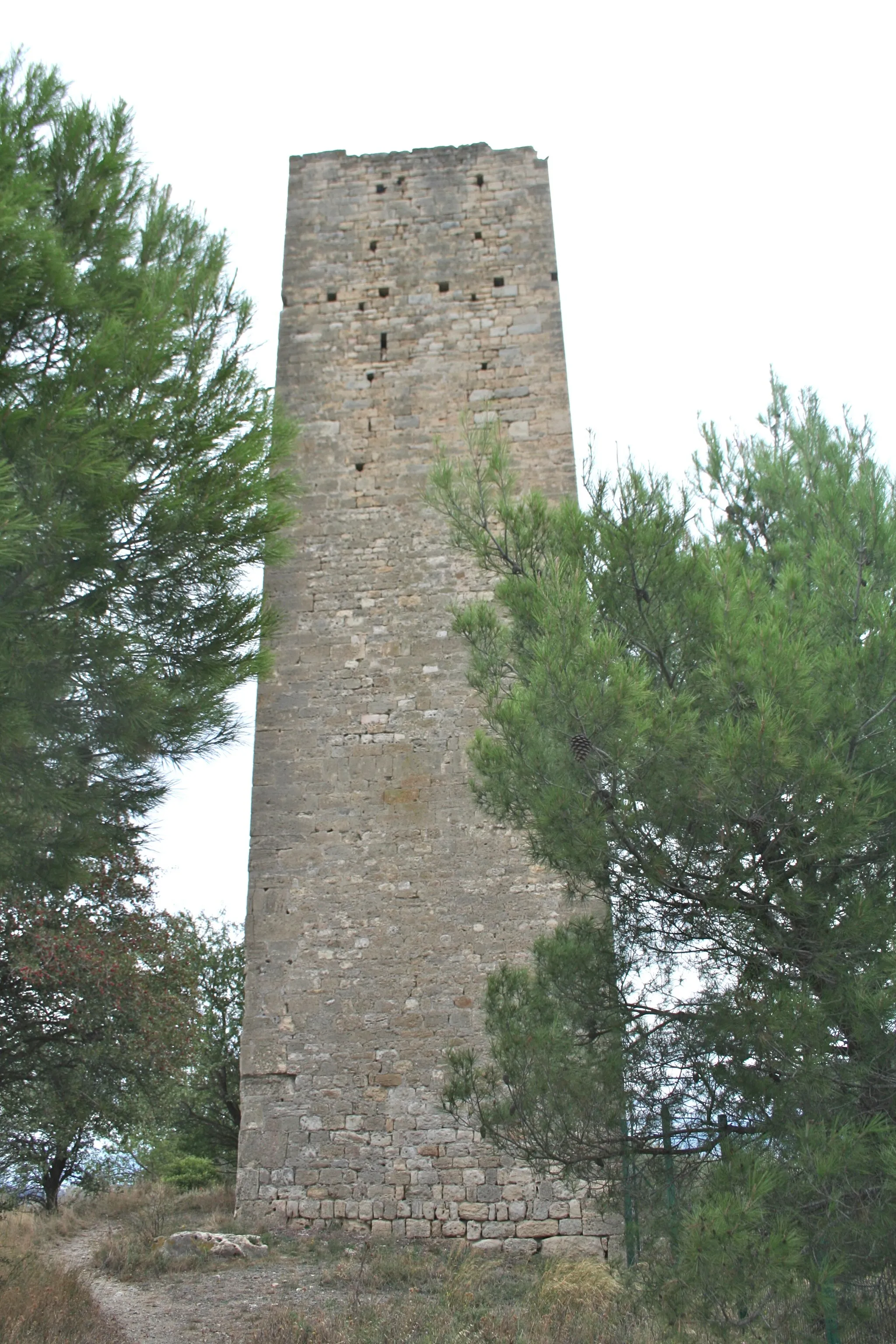 Photo showing: Montady (Hérault) - tour (XIIe siècle).