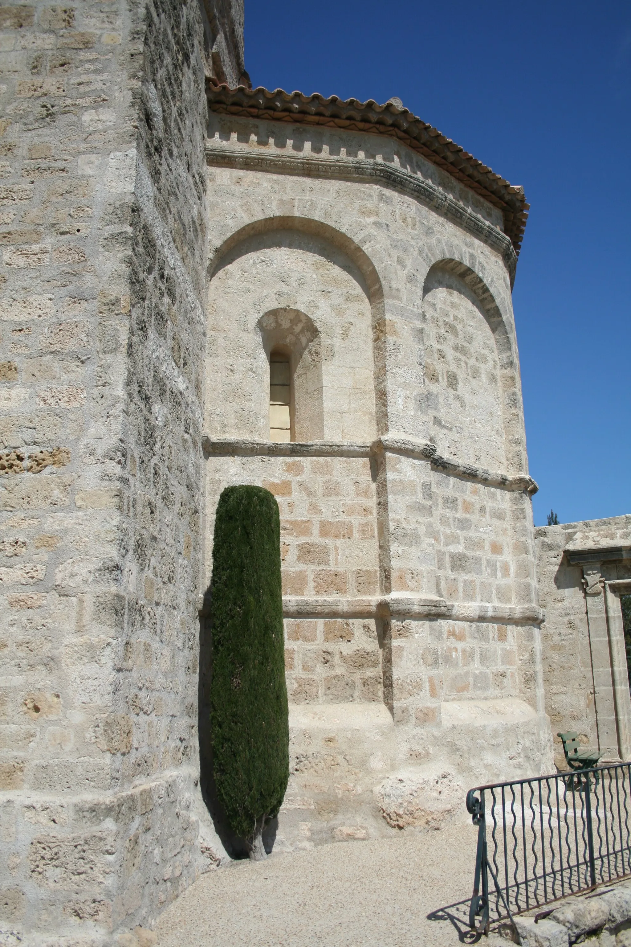 Photo showing: Saint-Pons-de-Mauchiens (Hérault) - chevet de l'église Saint-Pons-de-Cimiez.