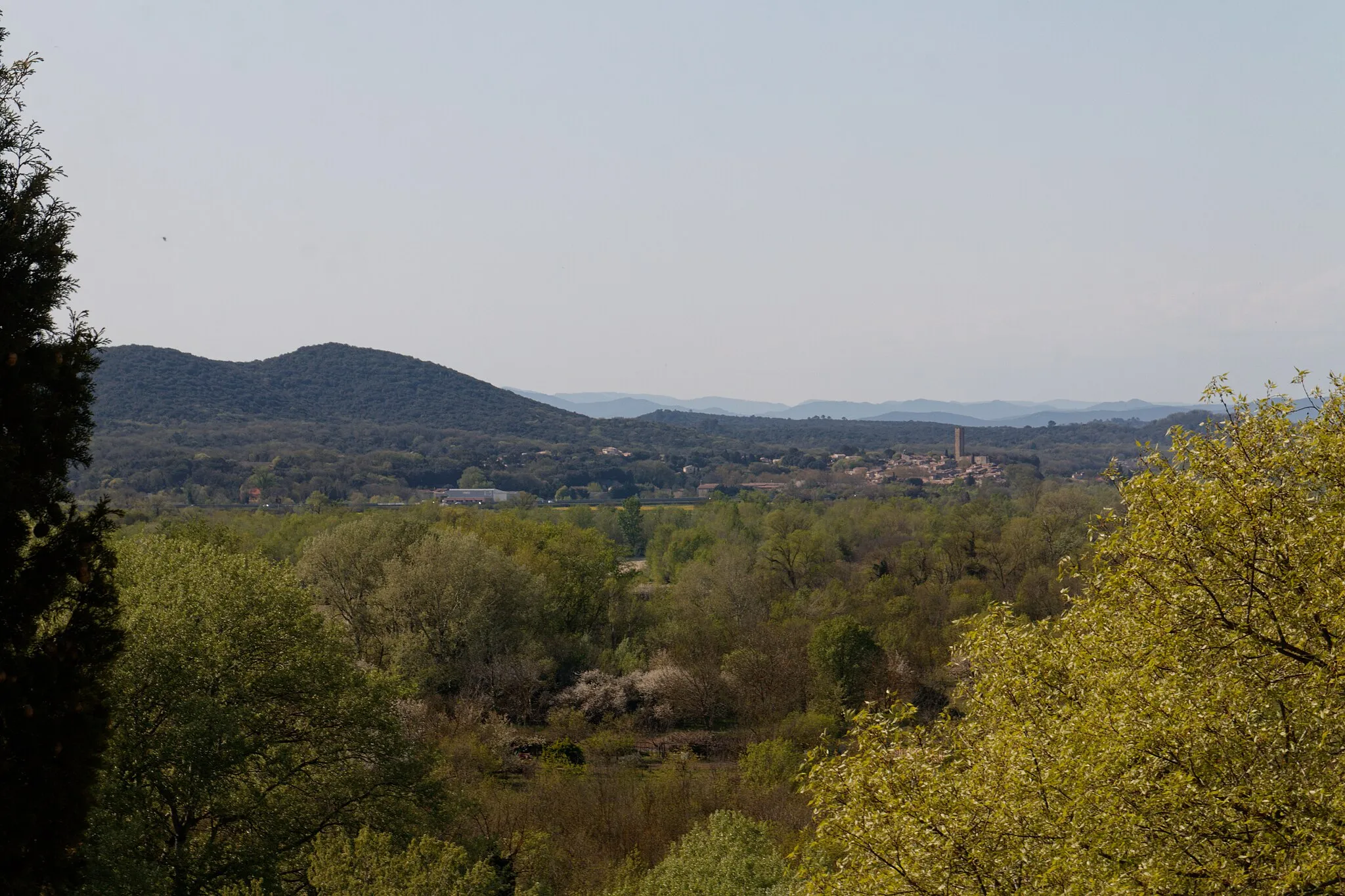 Photo showing: Boucoiran, beyond the Vallée_d la Droude seen from a terrace of the Ran