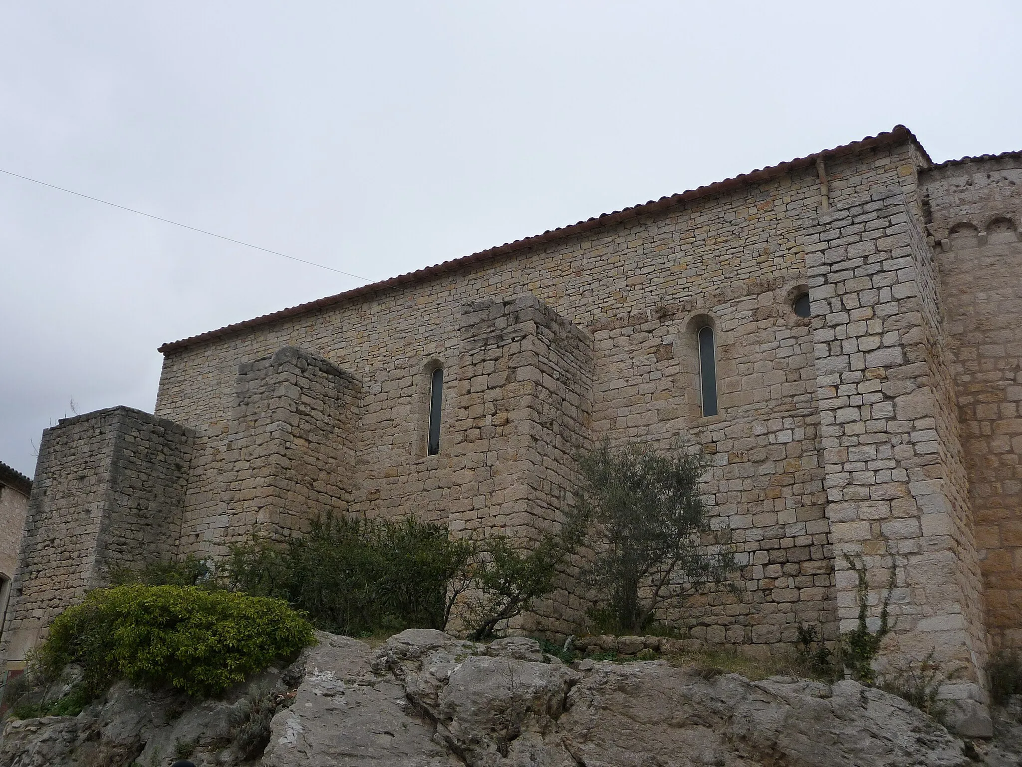 Photo showing: Part lateral de l'antiga església de Sant Llorenç (Sant Guilhèm dau Desèrt)