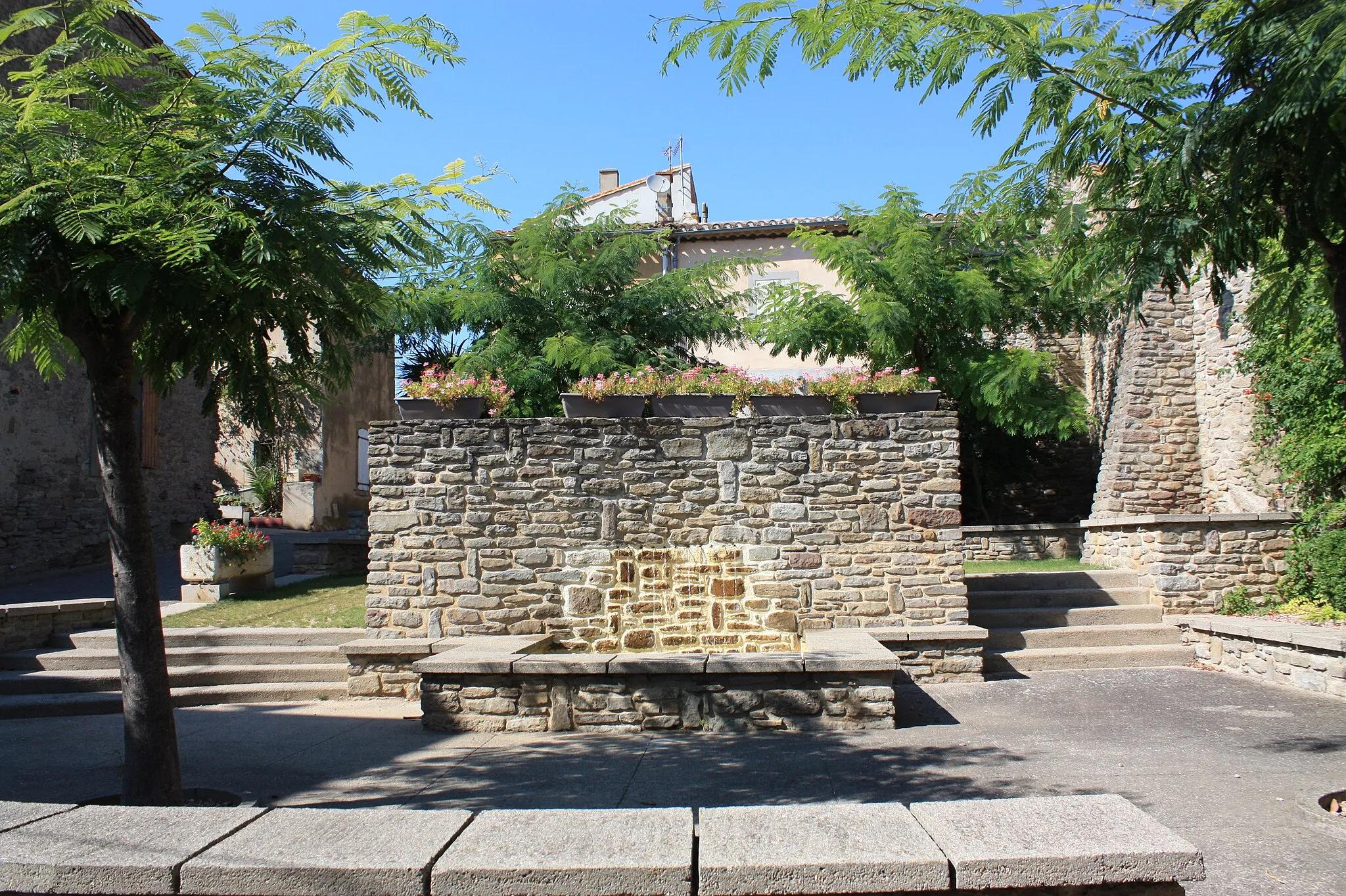 Photo showing: Fontaine