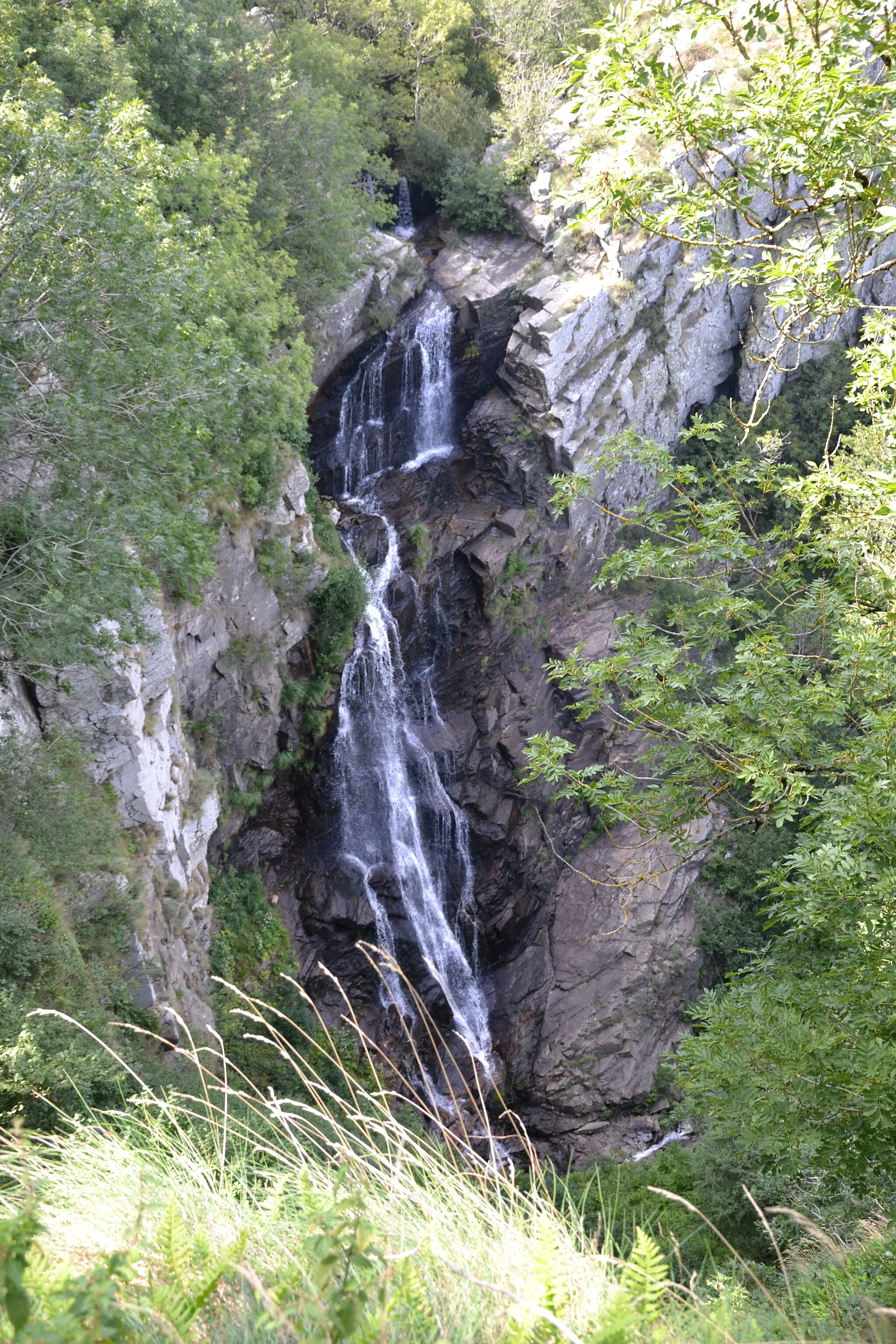 Photo showing: Vue de la cascade depuis le belvédère de Cubserviès