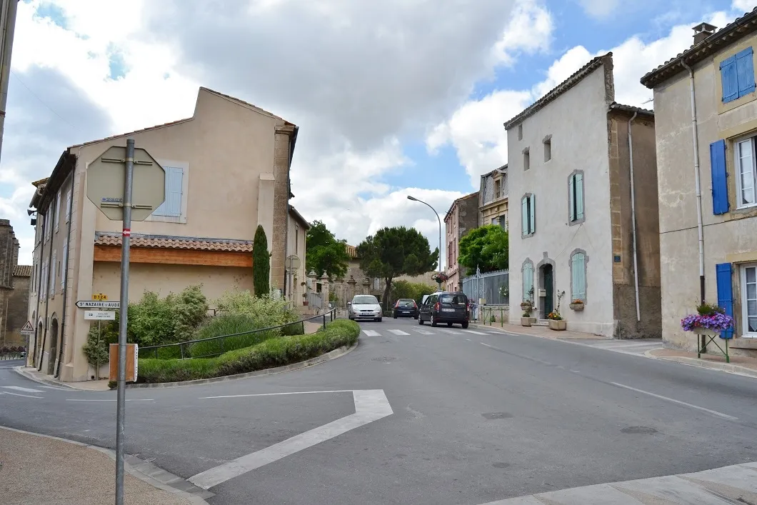 Photo showing: le Village