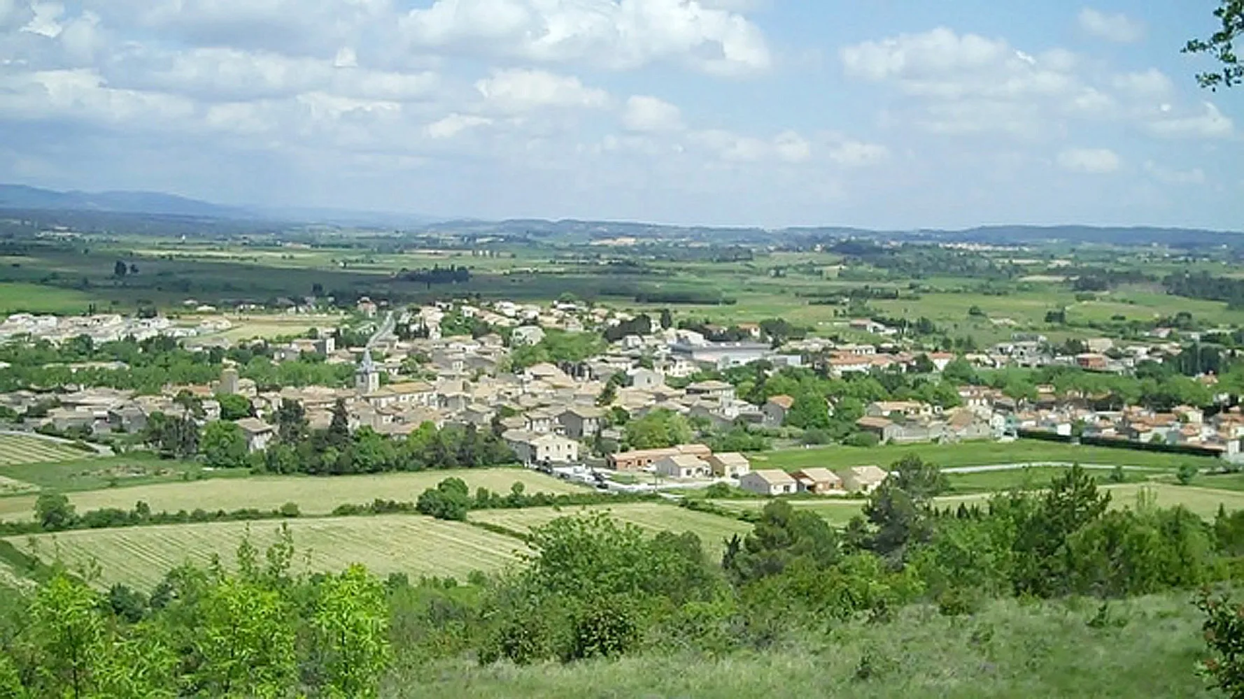 Photo showing: Vue générale de Villegailhenc et son vignoble