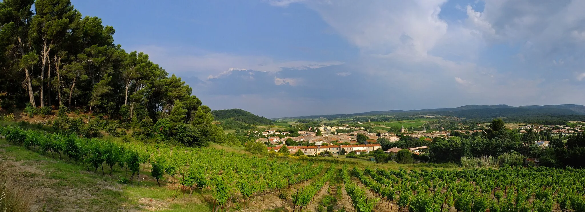 Photo showing: Panoramic View of Villeneuve-Minervois, Departement Aude, France (View from South-East)