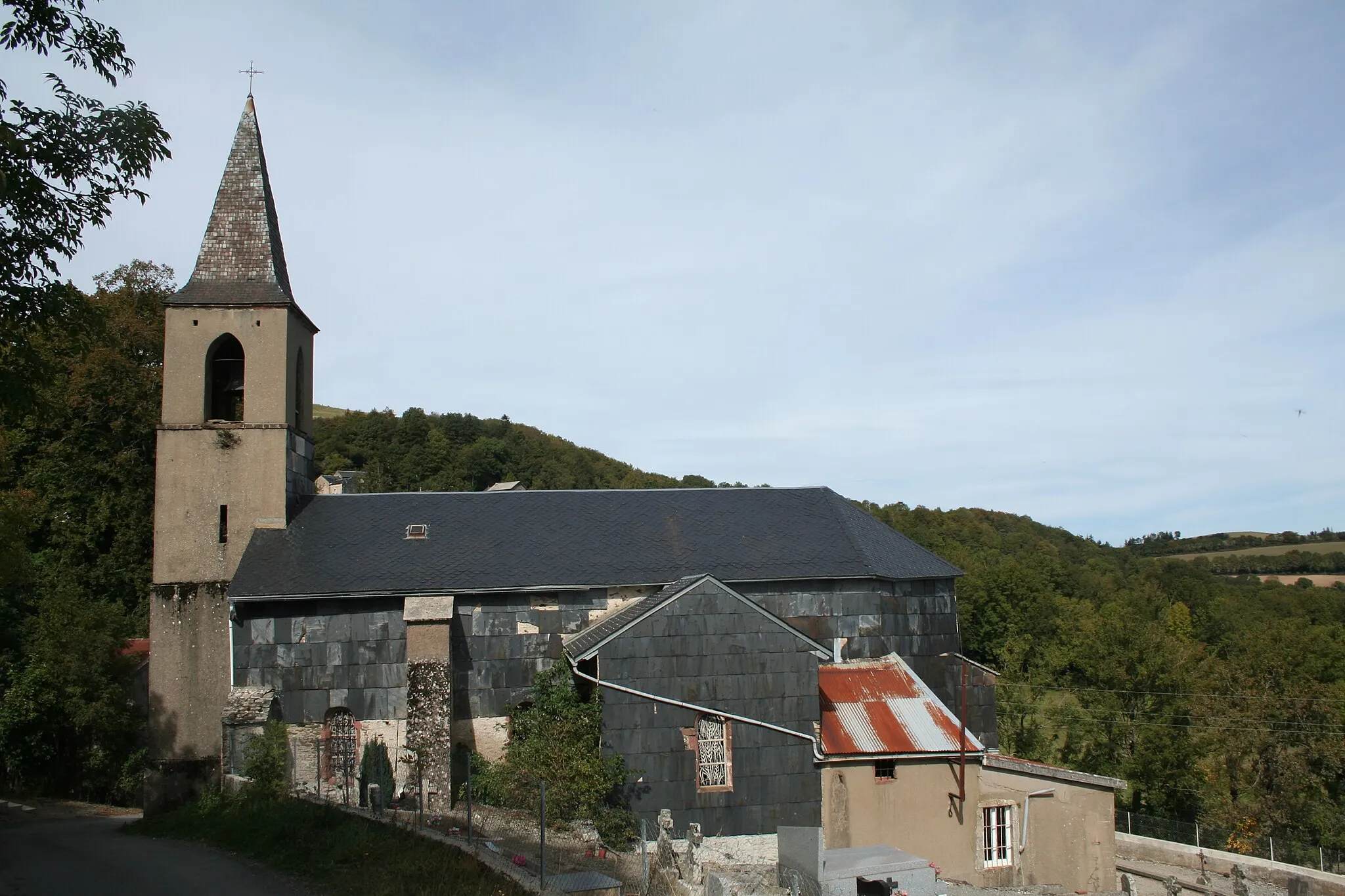 Photo showing: Moulin-Mage (Tarn) - église Saint-Hilaire de Cabannes. Église reconstruite en 1837 - longueur 18,5 m, largeur 8,10 m, deux chapelles, clocher de 25 m de haut.