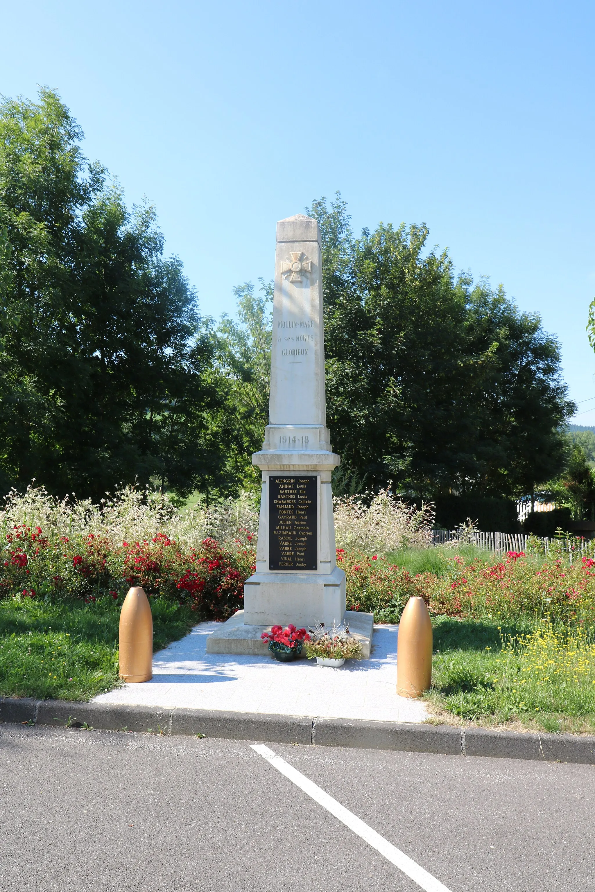 Photo showing: Moulin-Mage (Tarn) - monument aux morts à Moulin-Mage (emplacement actuel en 2018).