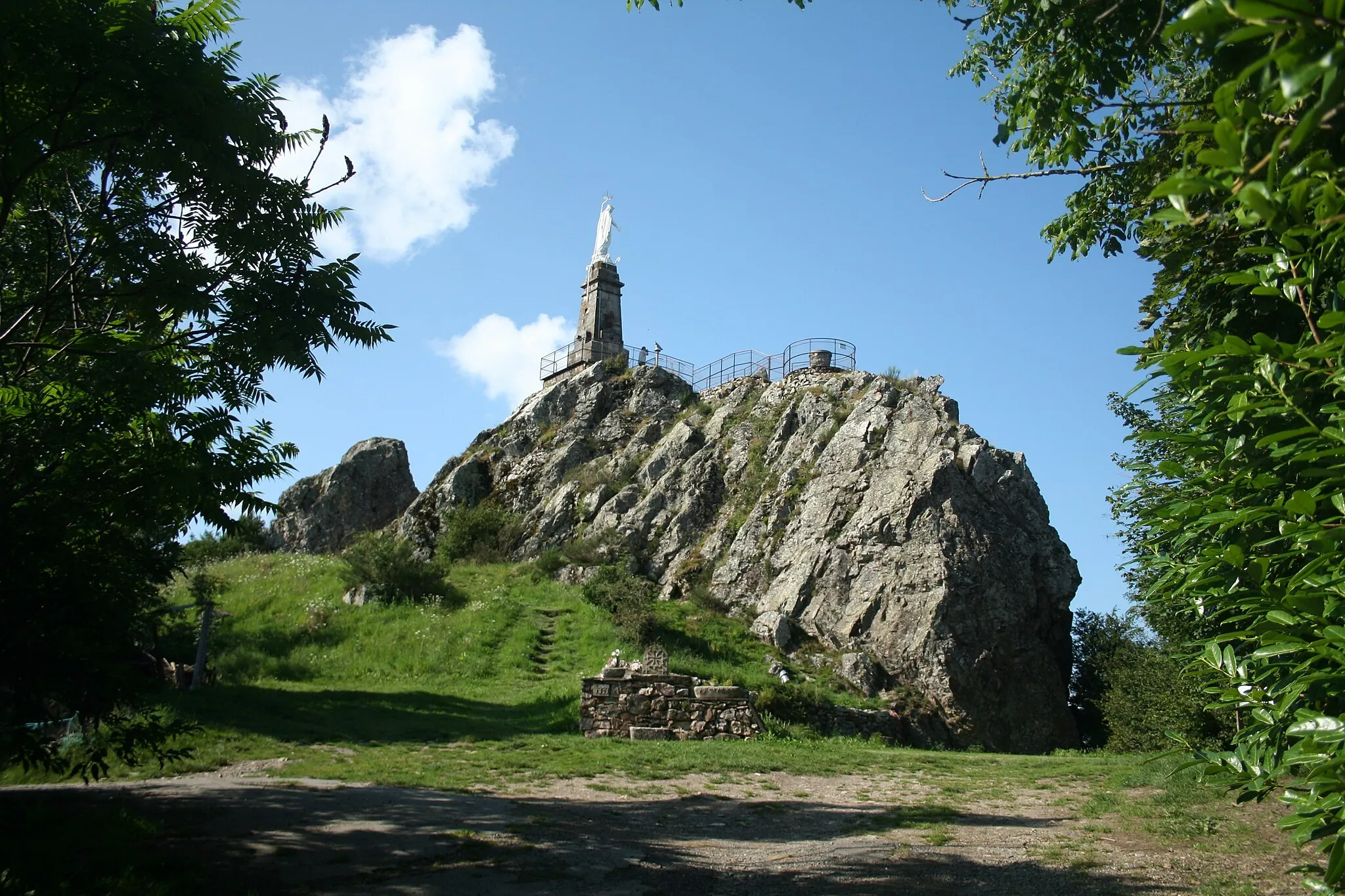 Photo showing: Laval-Roquecezière (Aveyron) - statue de la Vierge à Roquecézière (vue de droite).