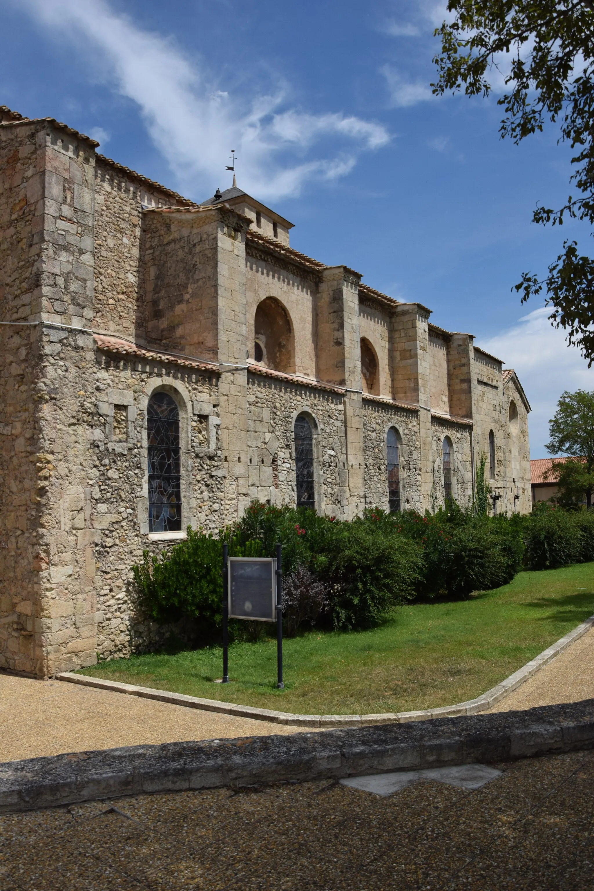 Photo showing: This building is indexed in the base Mérimée, a database of architectural heritage maintained by the French Ministry of Culture, under the reference PA00103378 .