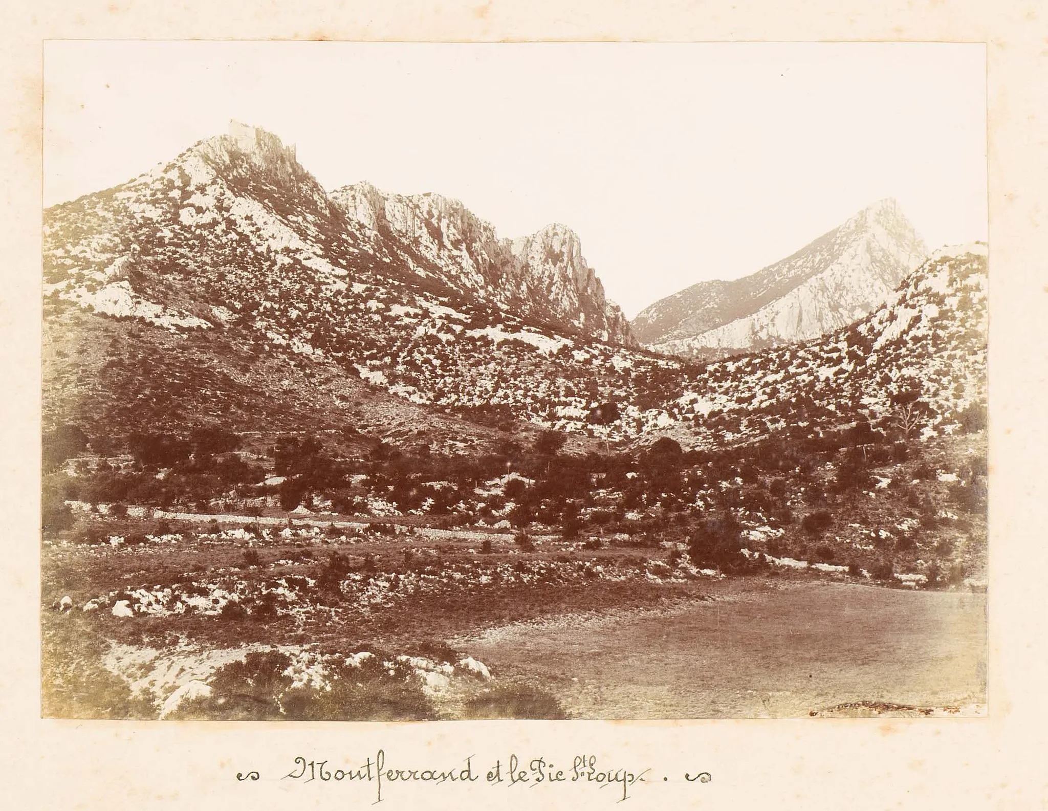 Photo showing: Montferrand et le Pic S[ain]t-Loup, [1890-1910]