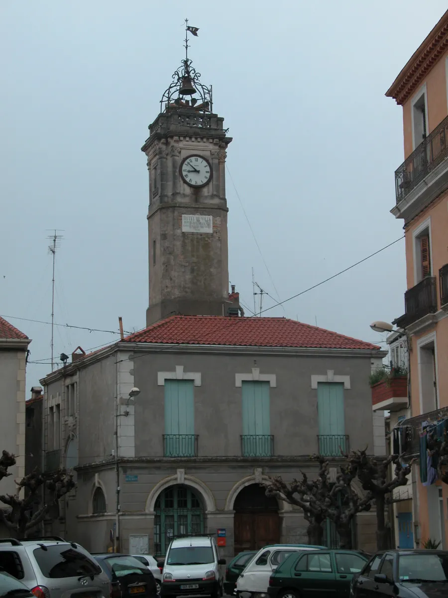 Photo showing: Maraussan (Hérault) - L'ancienne mairie avec son beffroi, place du 14 Juillet