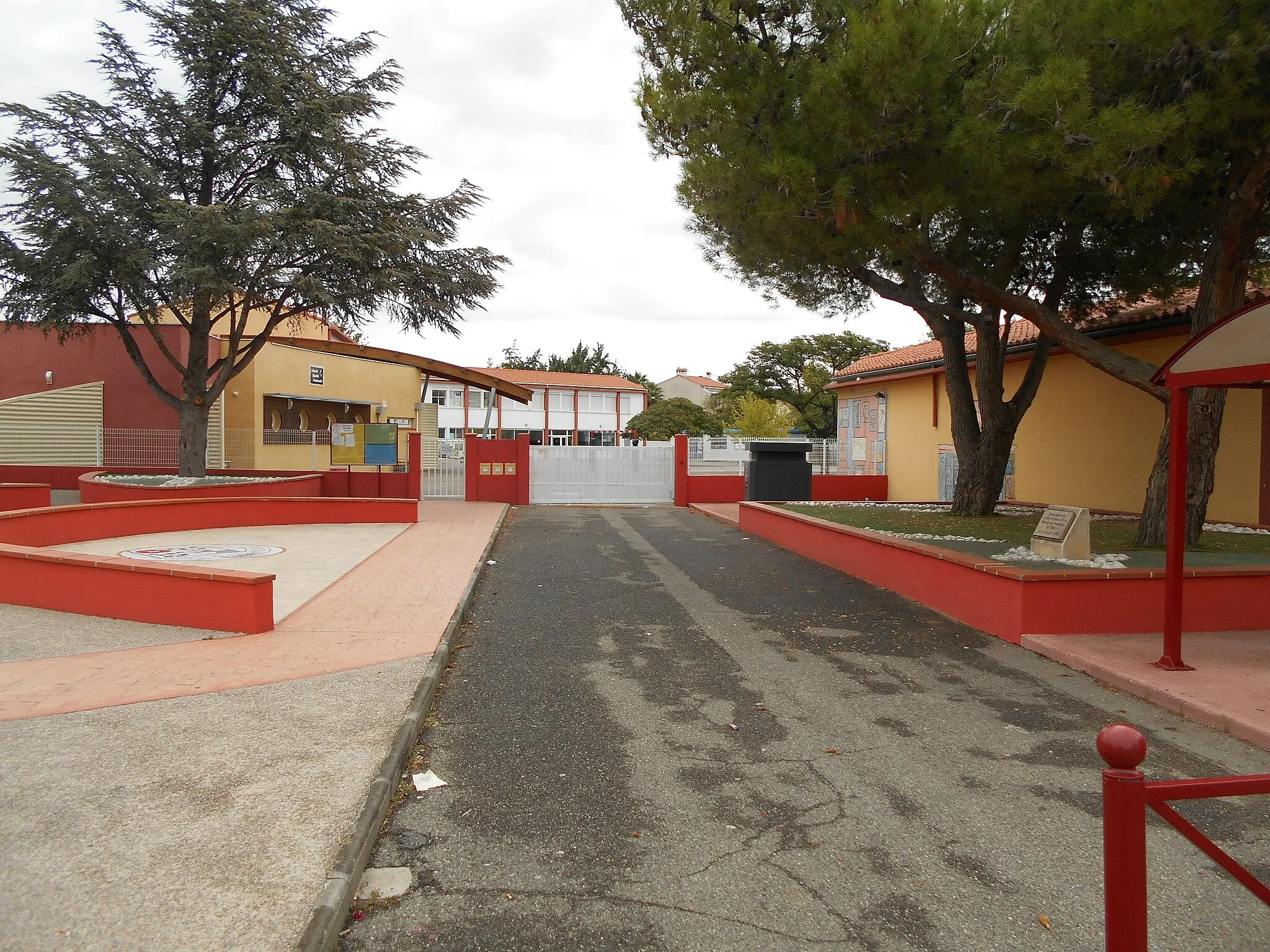 Photo showing: Escola primària de Baó