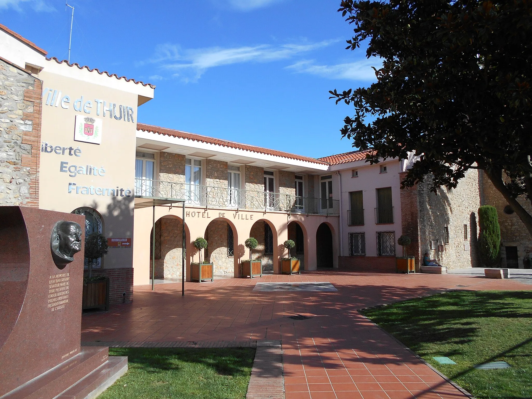 Photo showing: La Casa del Comú