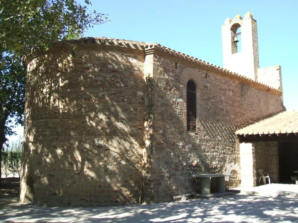 Photo showing: Claira : Saint Peter Chapel (XIth century, partially rebuild afterwards
