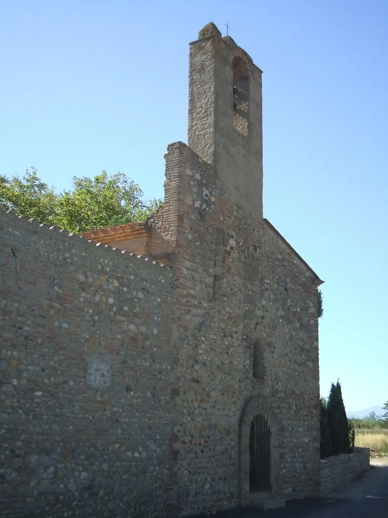 Photo showing: Claira : Saint Peter Chapel (XIth century, partially rebuild afterwards