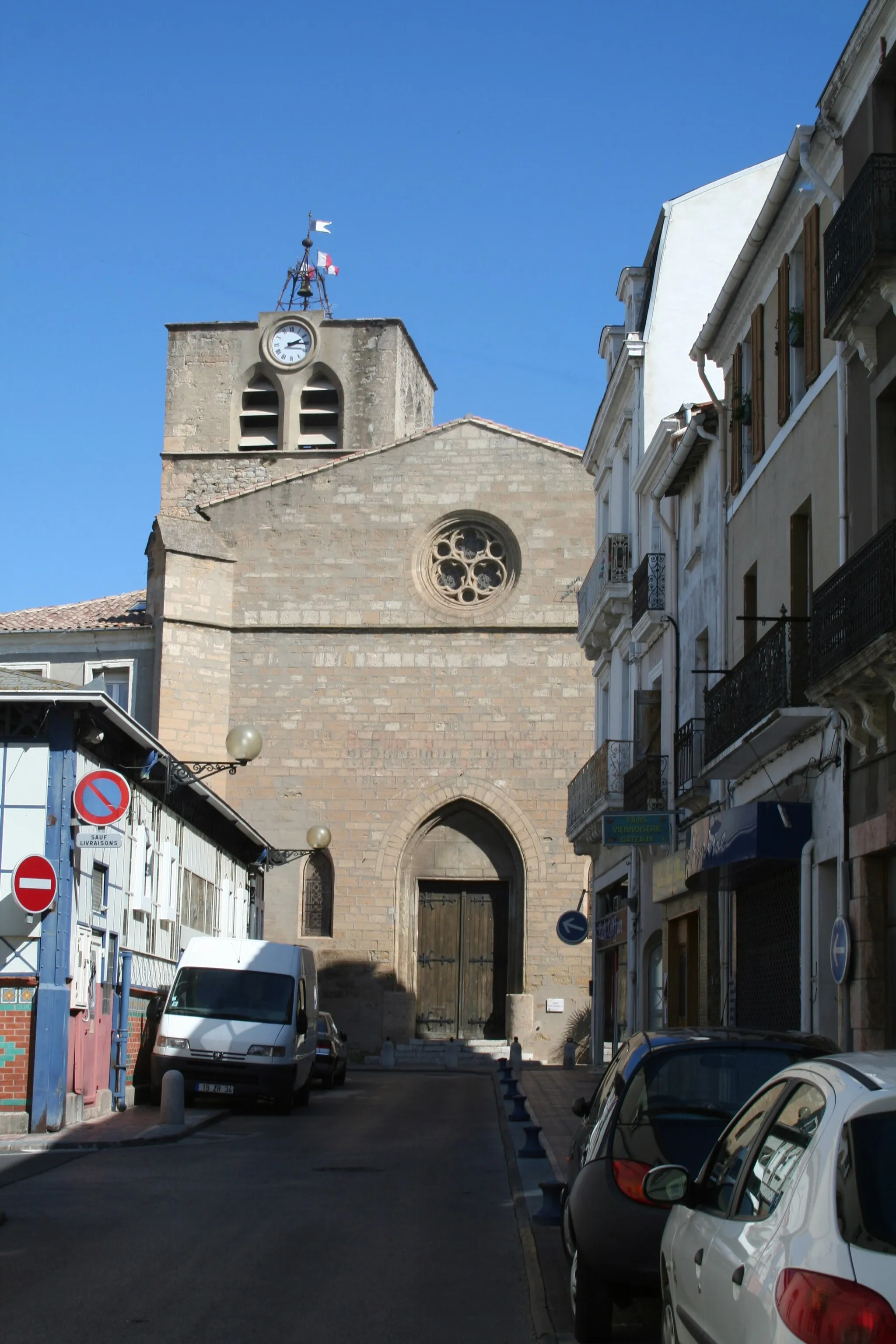 Photo showing: Mèze (Hérault) - façade de l'église Saint-Hilaire.